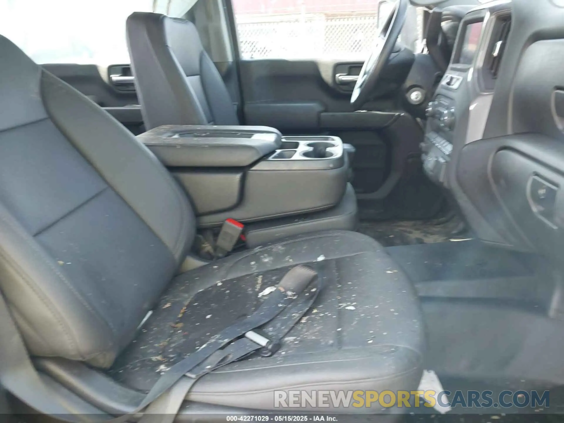 5 Photograph of a damaged car 1GB1YLE7XPF254573 CHEVROLET SILVERADO 2500HD 2023