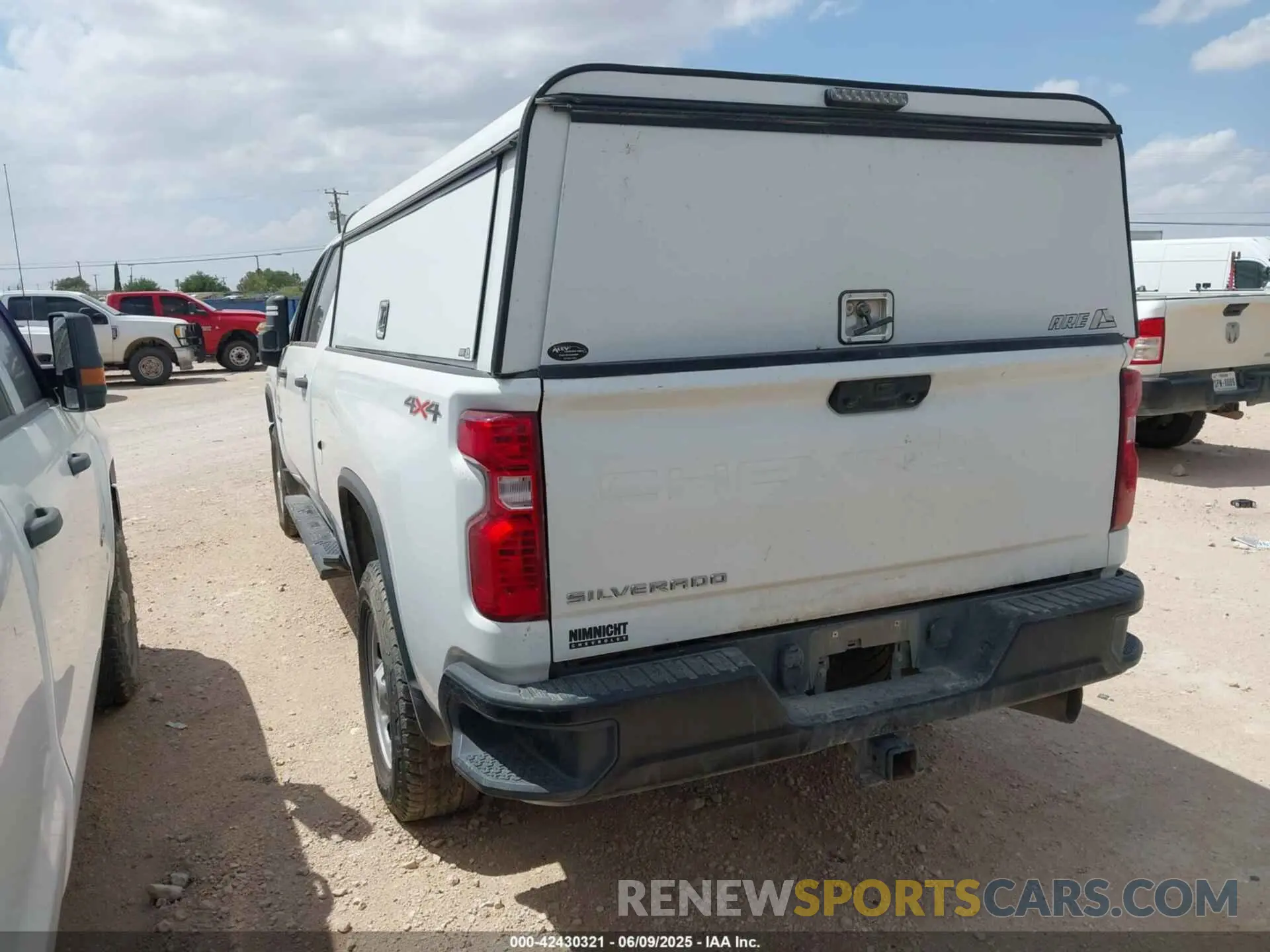 3 Photograph of a damaged car 1GC1YLEY4PF122879 CHEVROLET SILVERADO 2500HD 2023