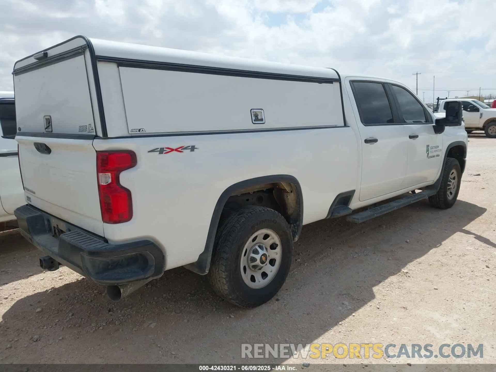 4 Photograph of a damaged car 1GC1YLEY4PF122879 CHEVROLET SILVERADO 2500HD 2023