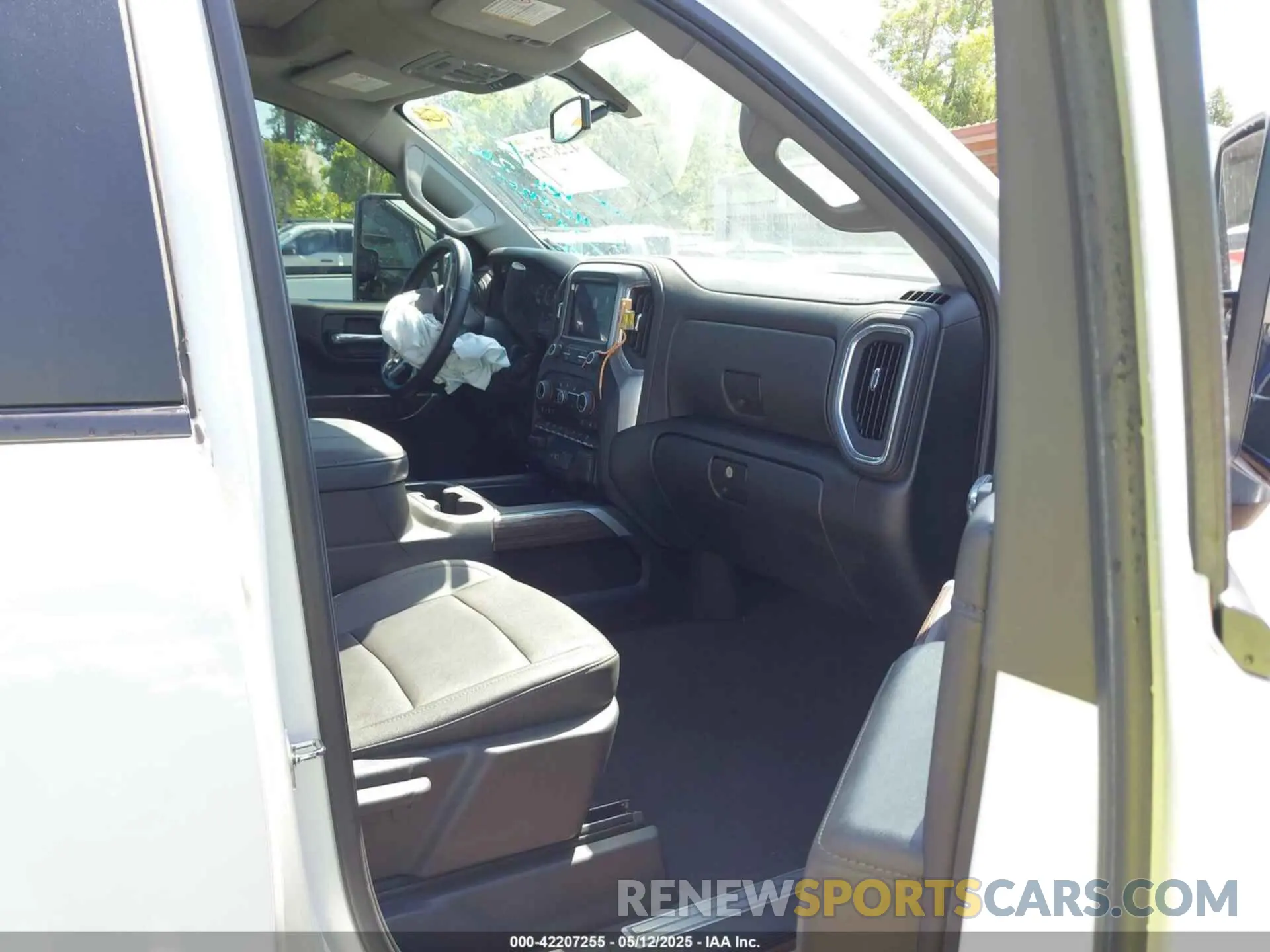 6 Photograph of a damaged car 1GC4YNEYXPF237415 CHEVROLET SILVERADO 2500HD 2023