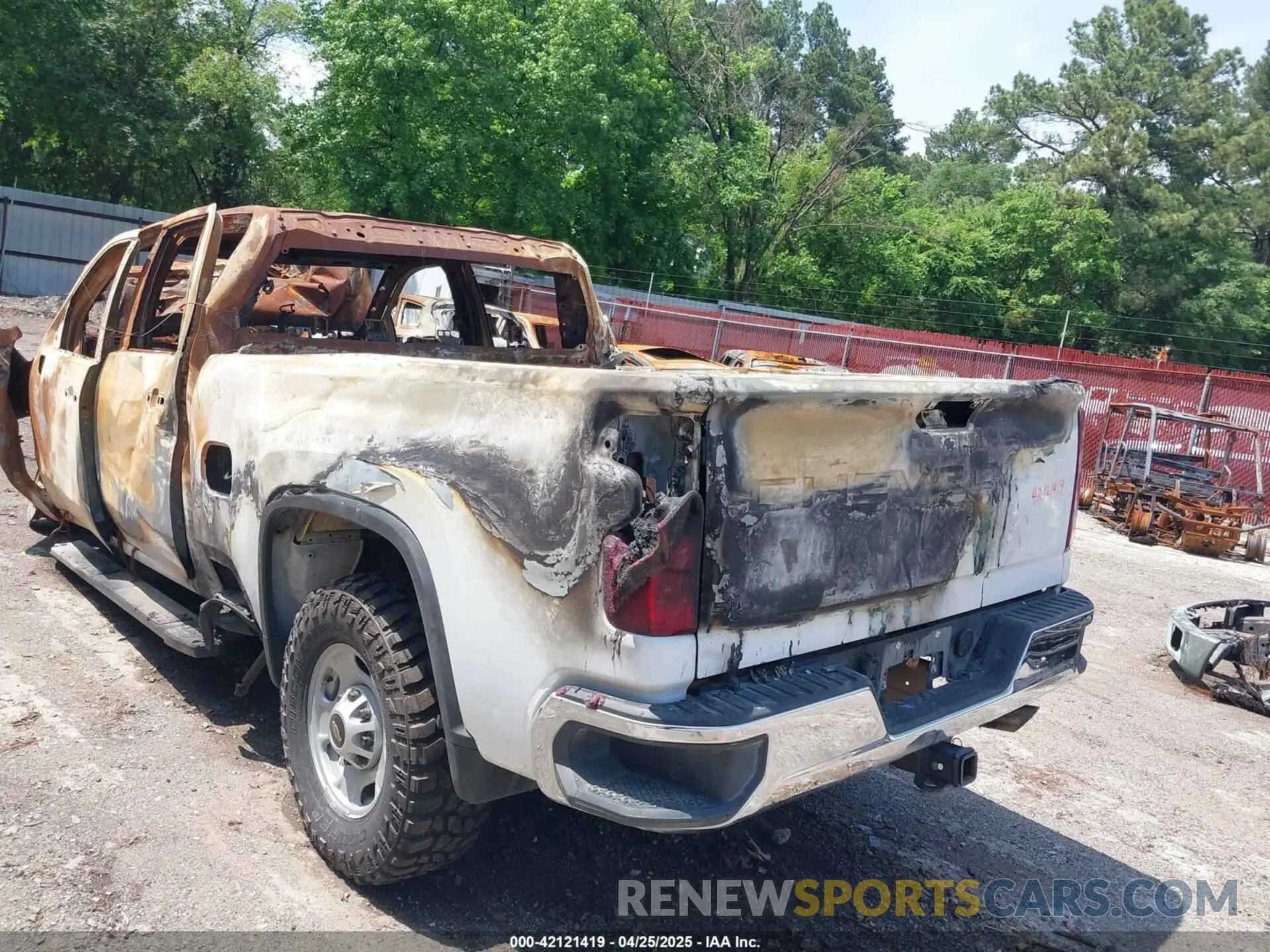 12 Photograph of a damaged car 2GC1YLE7XP1714625 CHEVROLET SILVERADO 2500HD 2023