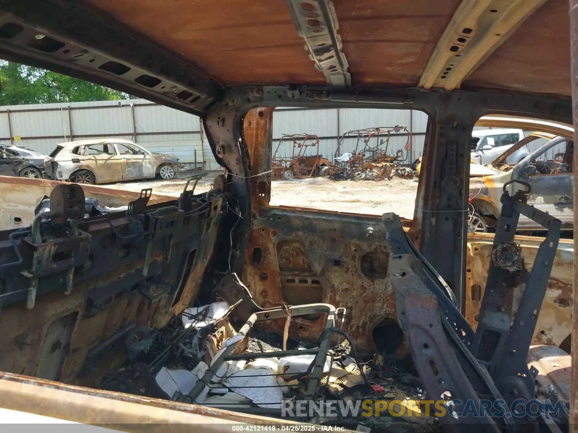 8 Photograph of a damaged car 2GC1YLE7XP1714625 CHEVROLET SILVERADO 2500HD 2023