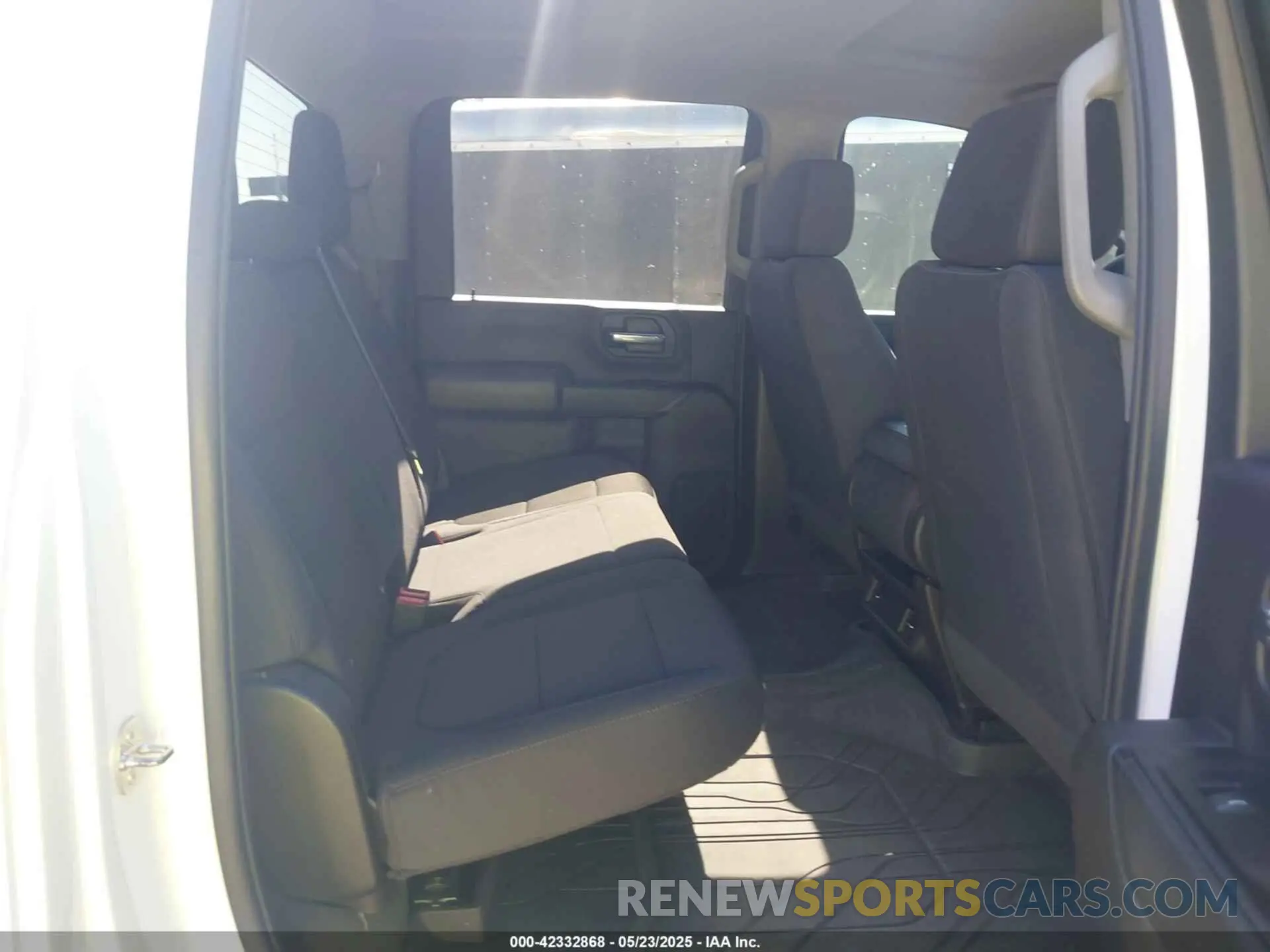 8 Фотография поврежденного автомобиля 2GC4YME77P1729828 CHEVROLET SILVERADO 2500HD 2023