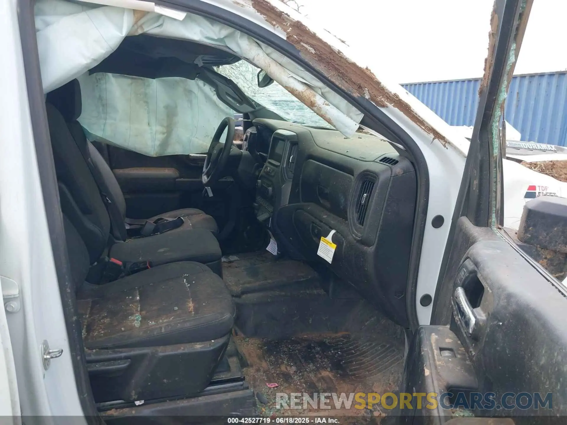5 Photograph of a damaged car 1GC1YLEY3RF403719 CHEVROLET SILVERADO 2500HD 2024