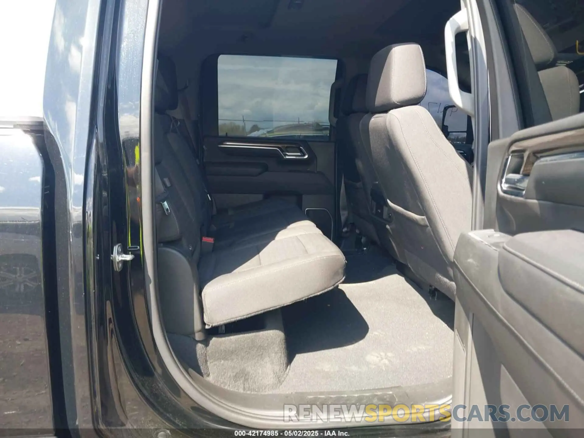 8 Photograph of a damaged car 1GC4YNE77RF126847 CHEVROLET SILVERADO 2500HD 2024