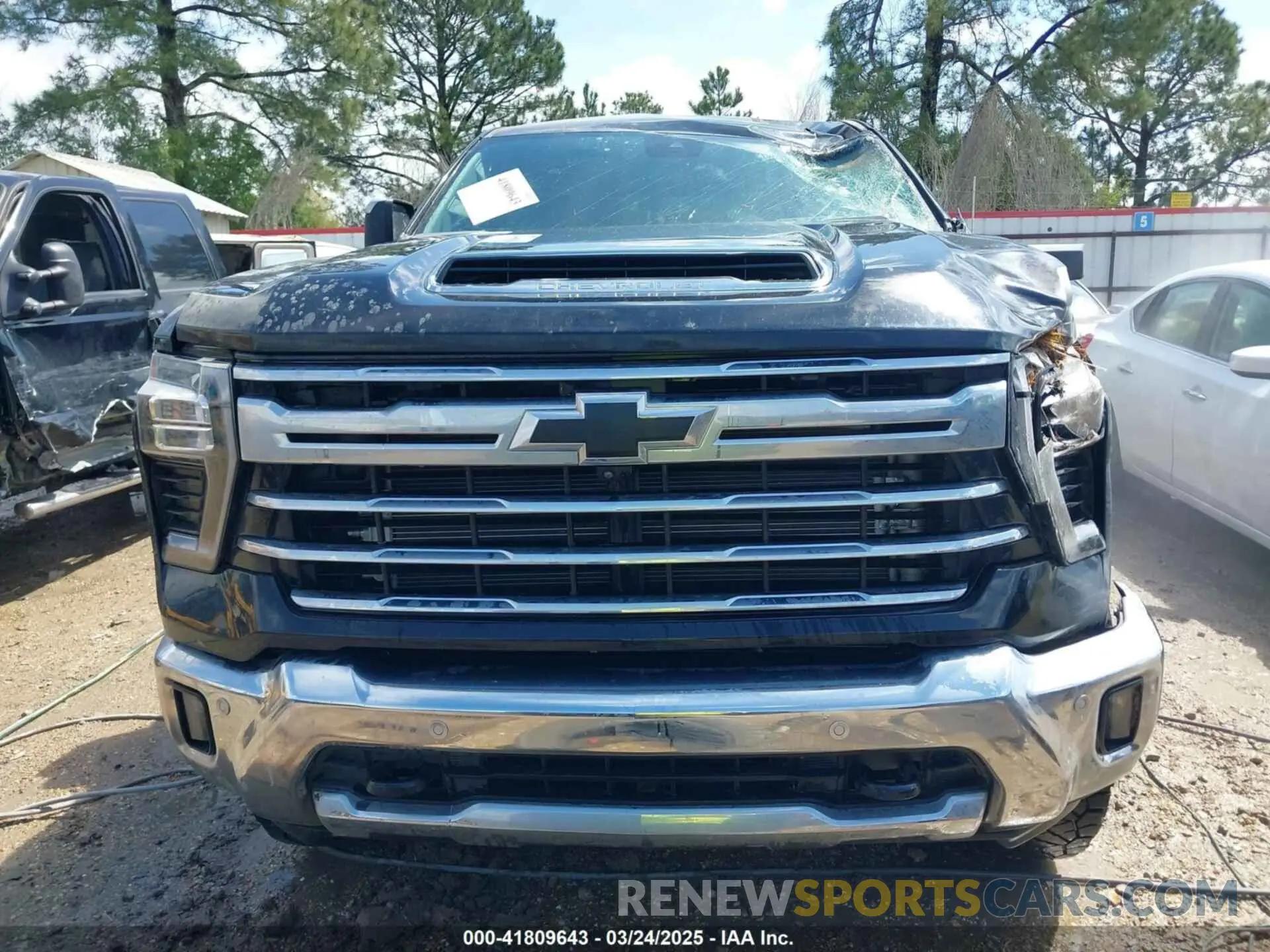 13 Photograph of a damaged car 1GC4YPEY6RF191094 CHEVROLET SILVERADO 2500HD 2024
