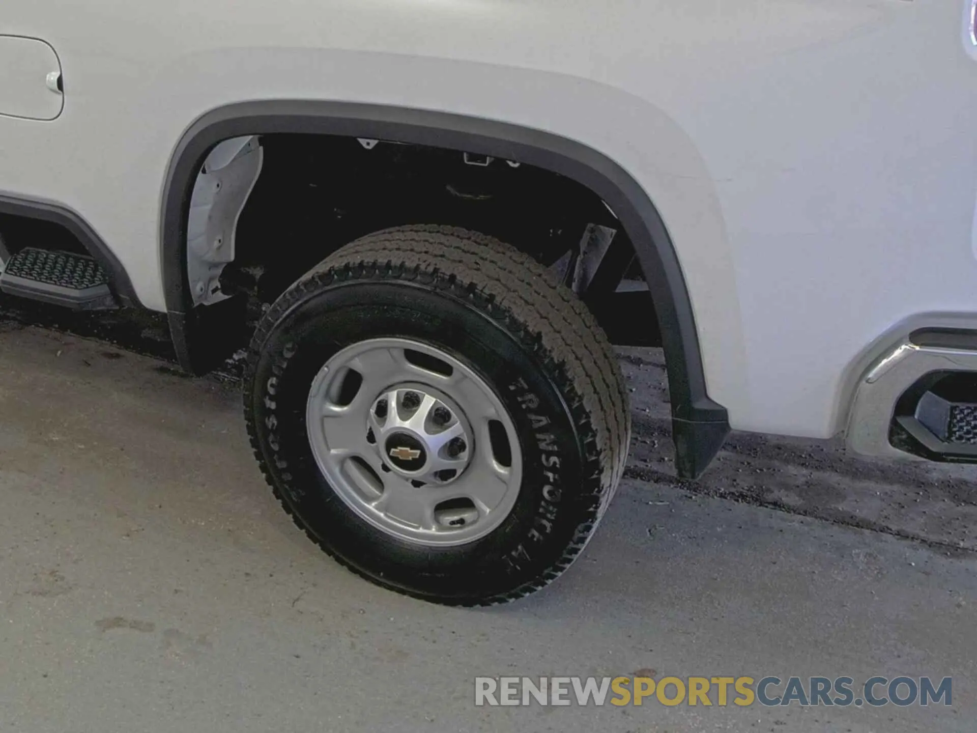10 Photograph of a damaged car 2GC1YLE7XR1156729 CHEVROLET SILVERADO 2500HD 2024