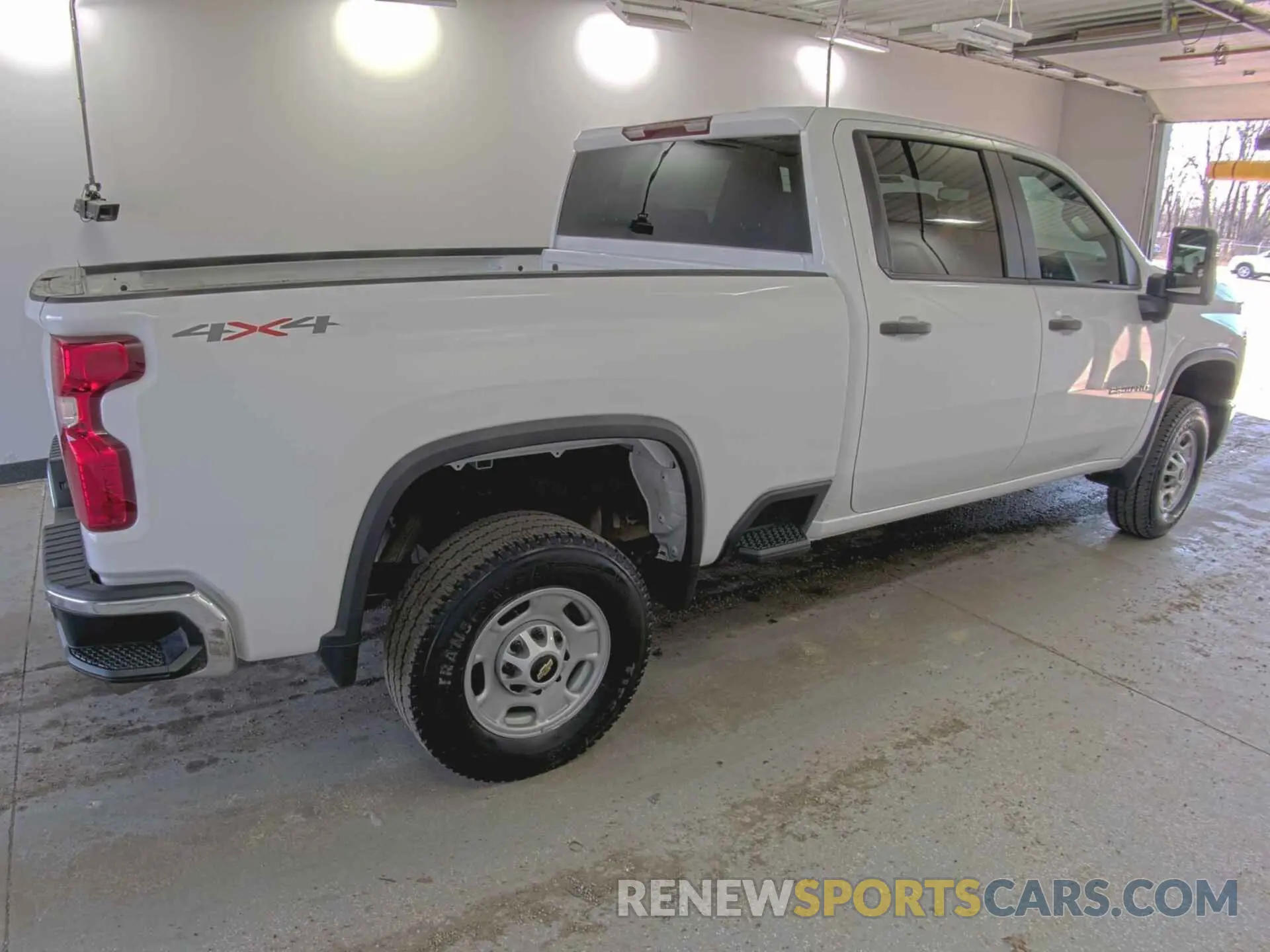 8 Photograph of a damaged car 2GC1YLE7XR1156729 CHEVROLET SILVERADO 2500HD 2024