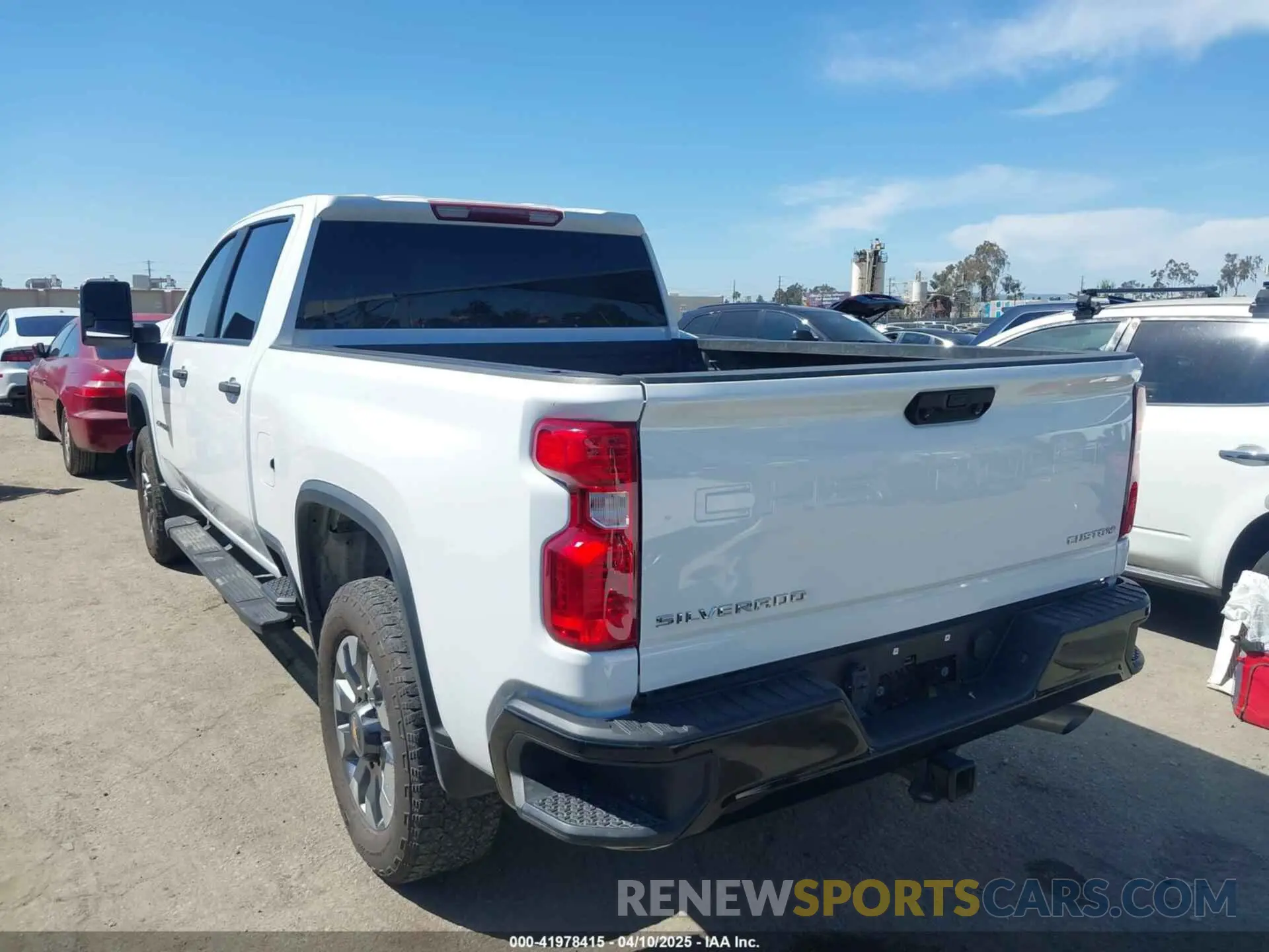 3 Фотография поврежденного автомобиля 2GC4WME70R1115602 CHEVROLET SILVERADO 2500HD 2024
