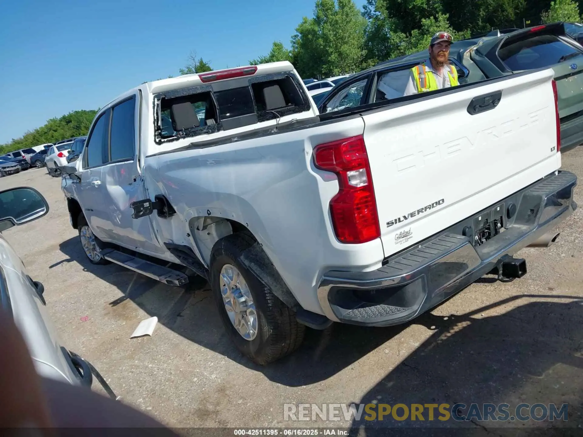 3 Photograph of a damaged car 2GC4YNE70R1244312 CHEVROLET SILVERADO 2500HD 2024
