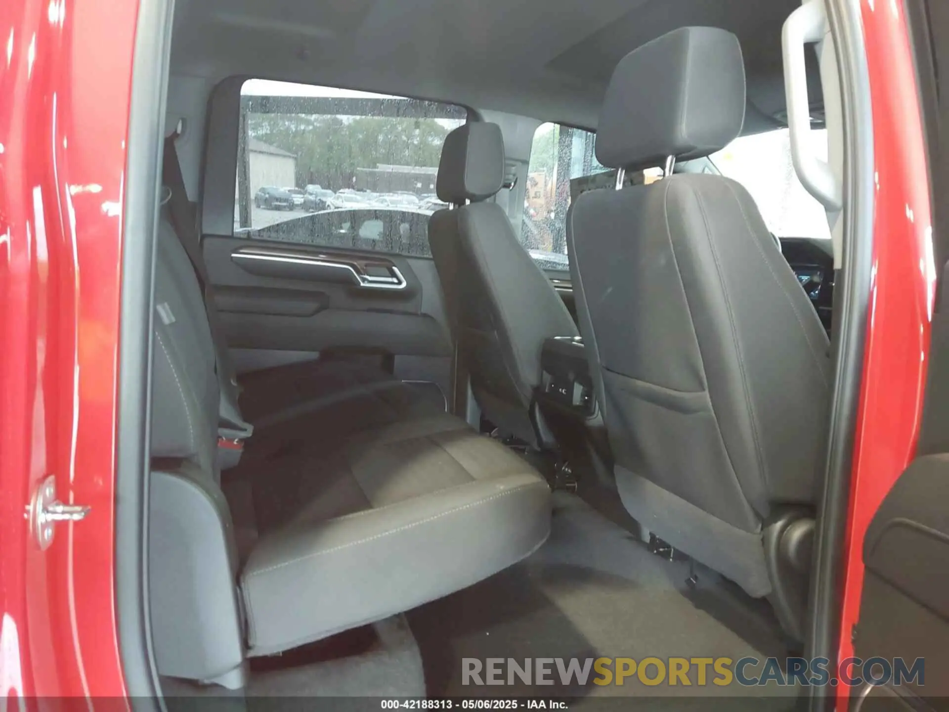 8 Photograph of a damaged car 2GC4YNE75R1237713 CHEVROLET SILVERADO 2500HD 2024