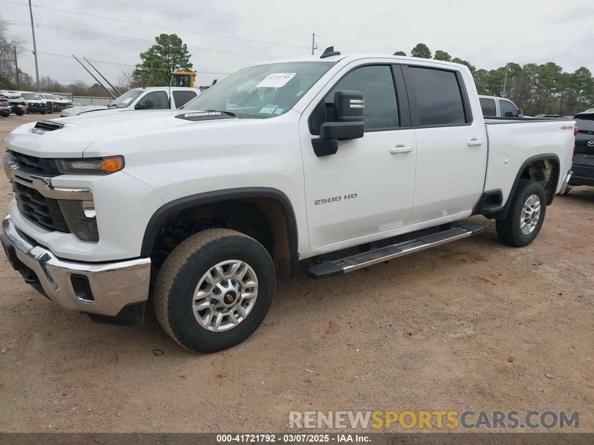 2 Фотография поврежденного автомобиля 2GC4YNEY6R1206303 CHEVROLET SILVERADO 2500HD 2024