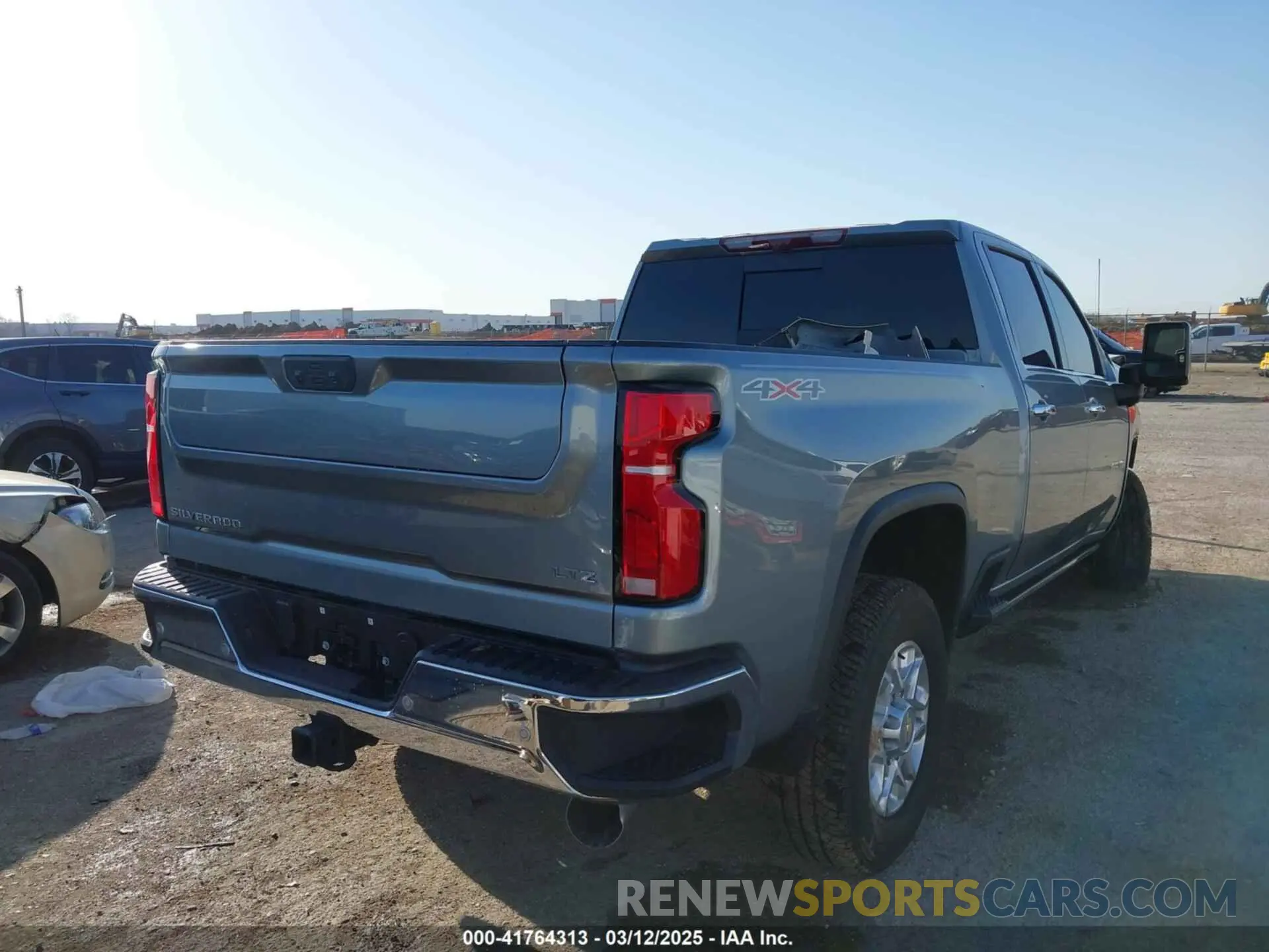 4 Фотография поврежденного автомобиля 2GC4YPEY1R1107948 CHEVROLET SILVERADO 2500HD 2024