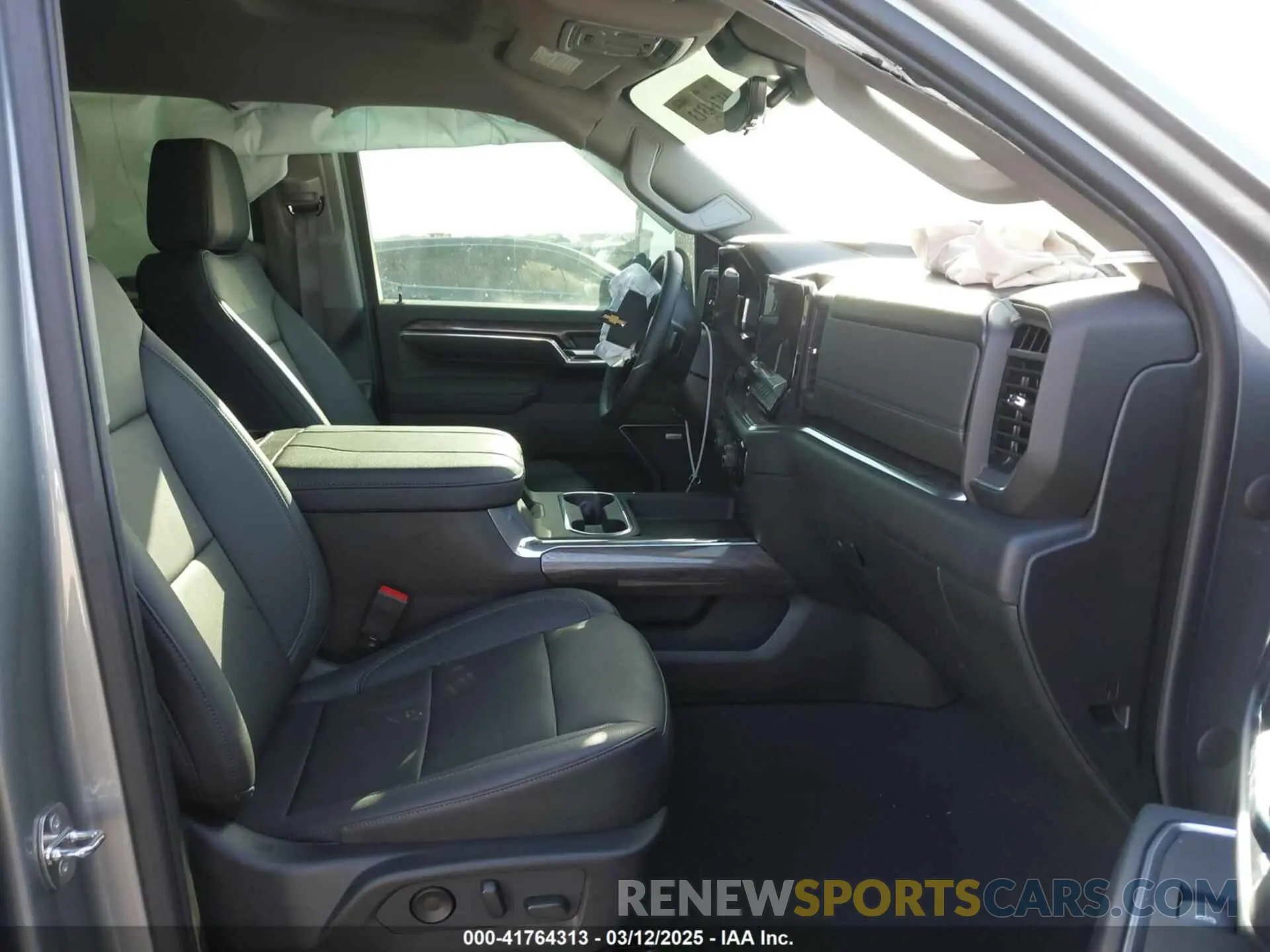 5 Фотография поврежденного автомобиля 2GC4YPEY1R1107948 CHEVROLET SILVERADO 2500HD 2024