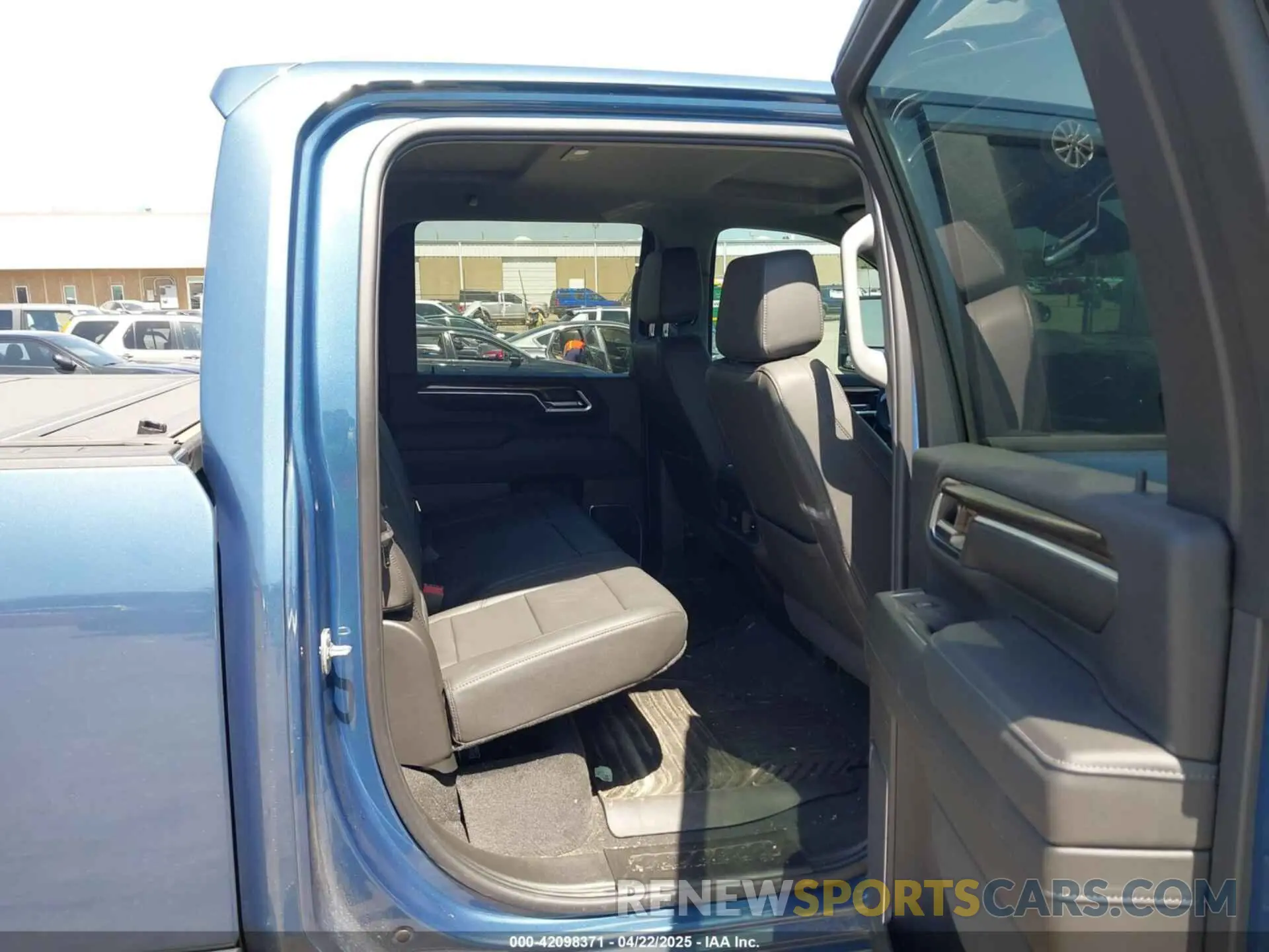6 Photograph of a damaged car 1GC4KNE71SF104320 CHEVROLET SILVERADO 2500HD 2025