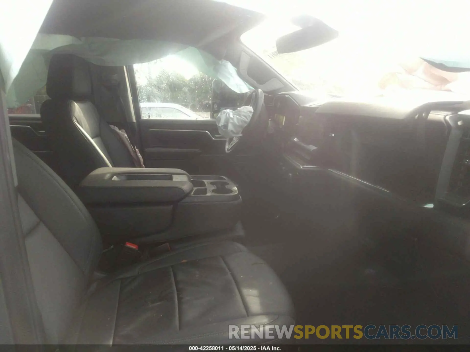 5 Photograph of a damaged car 1GC4KNE73SF150781 CHEVROLET SILVERADO 2500HD 2025