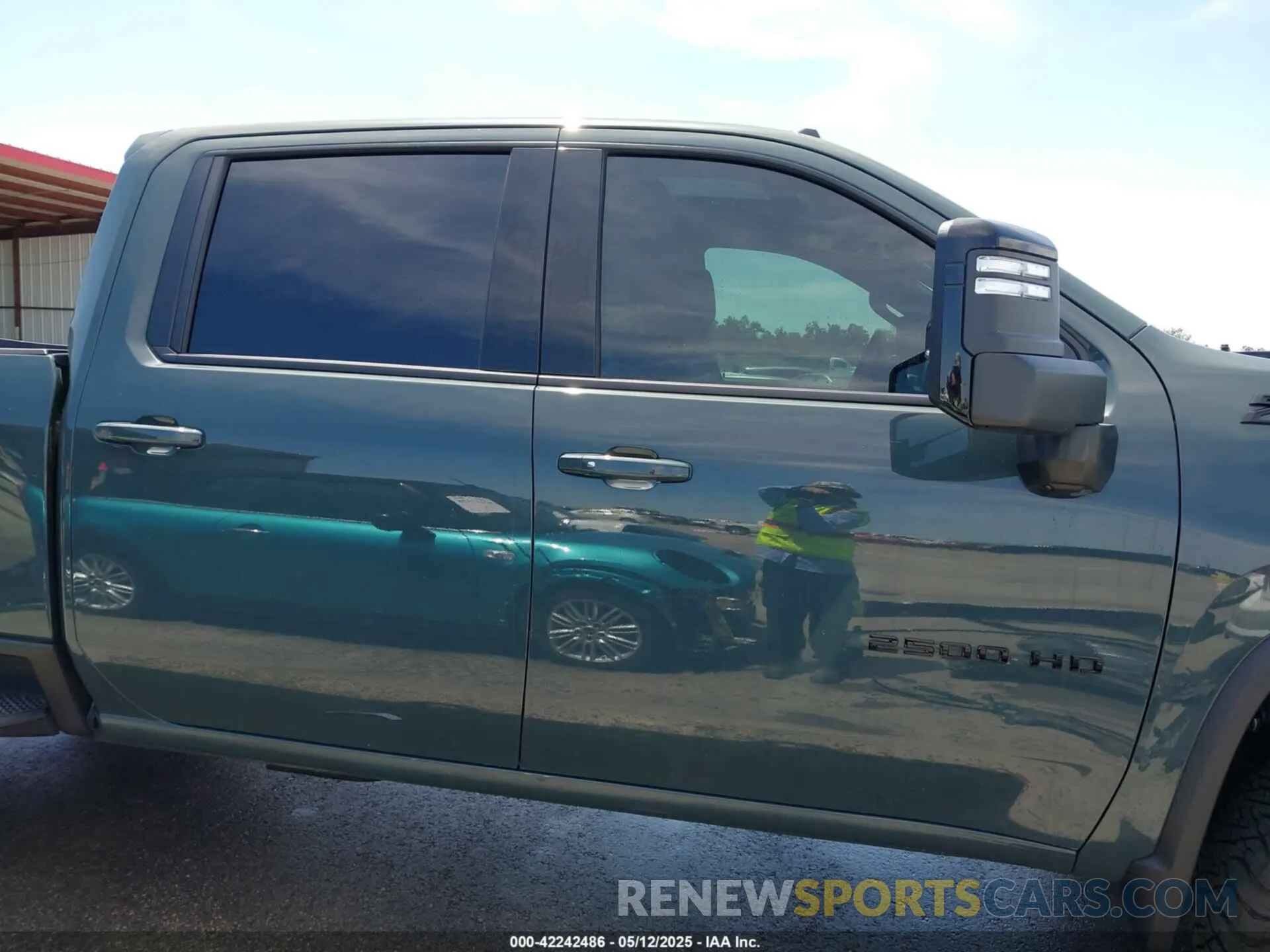 14 Photograph of a damaged car 1GC4KPEY6SF133025 CHEVROLET SILVERADO 2500HD 2025