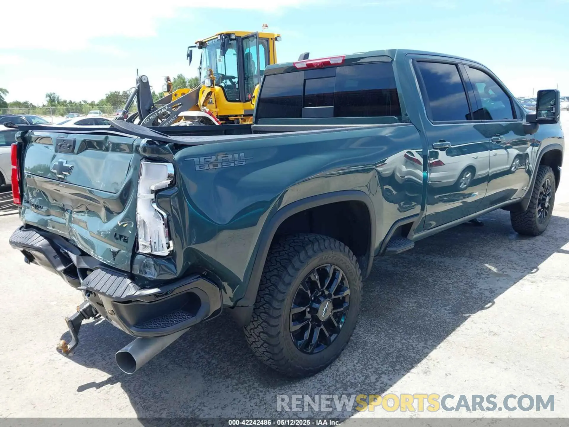 4 Photograph of a damaged car 1GC4KPEY6SF133025 CHEVROLET SILVERADO 2500HD 2025