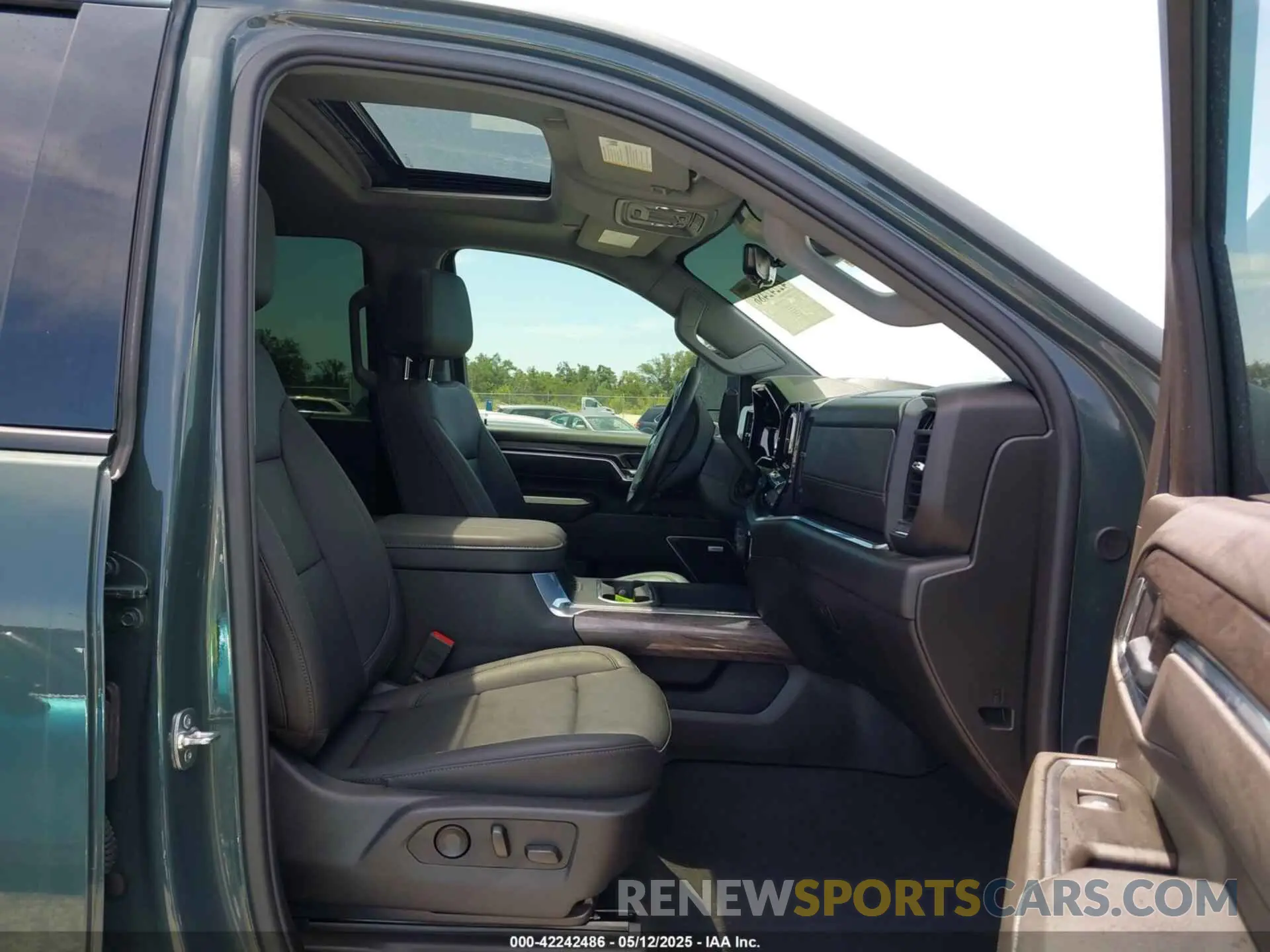 7 Photograph of a damaged car 1GC4KPEY6SF133025 CHEVROLET SILVERADO 2500HD 2025