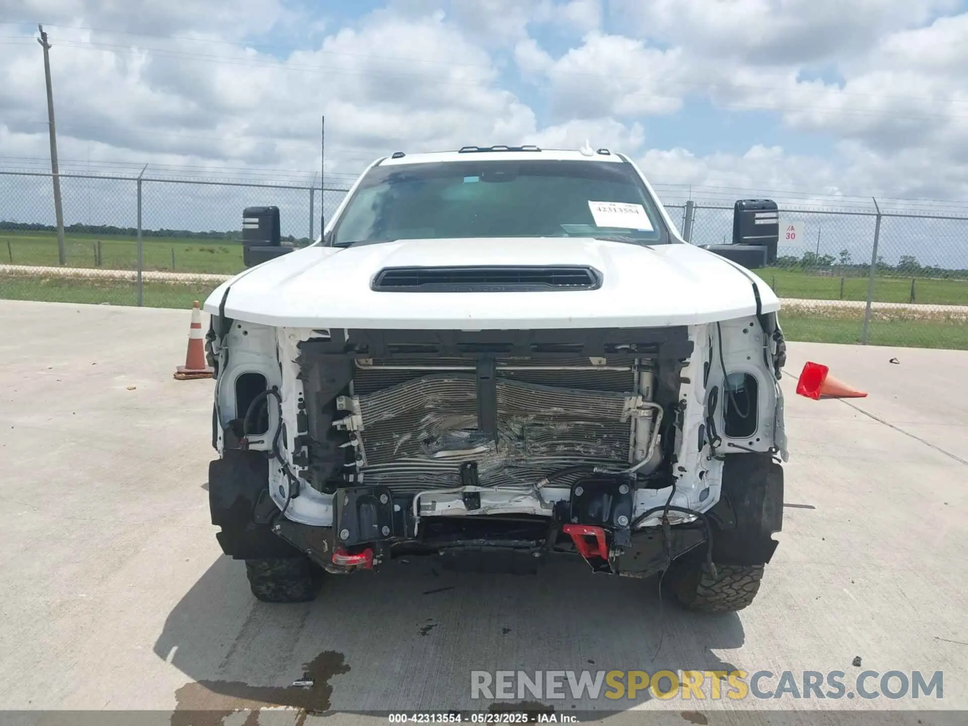 11 Photograph of a damaged car 2GC4KPEY8S1105363 CHEVROLET SILVERADO 2500HD 2025