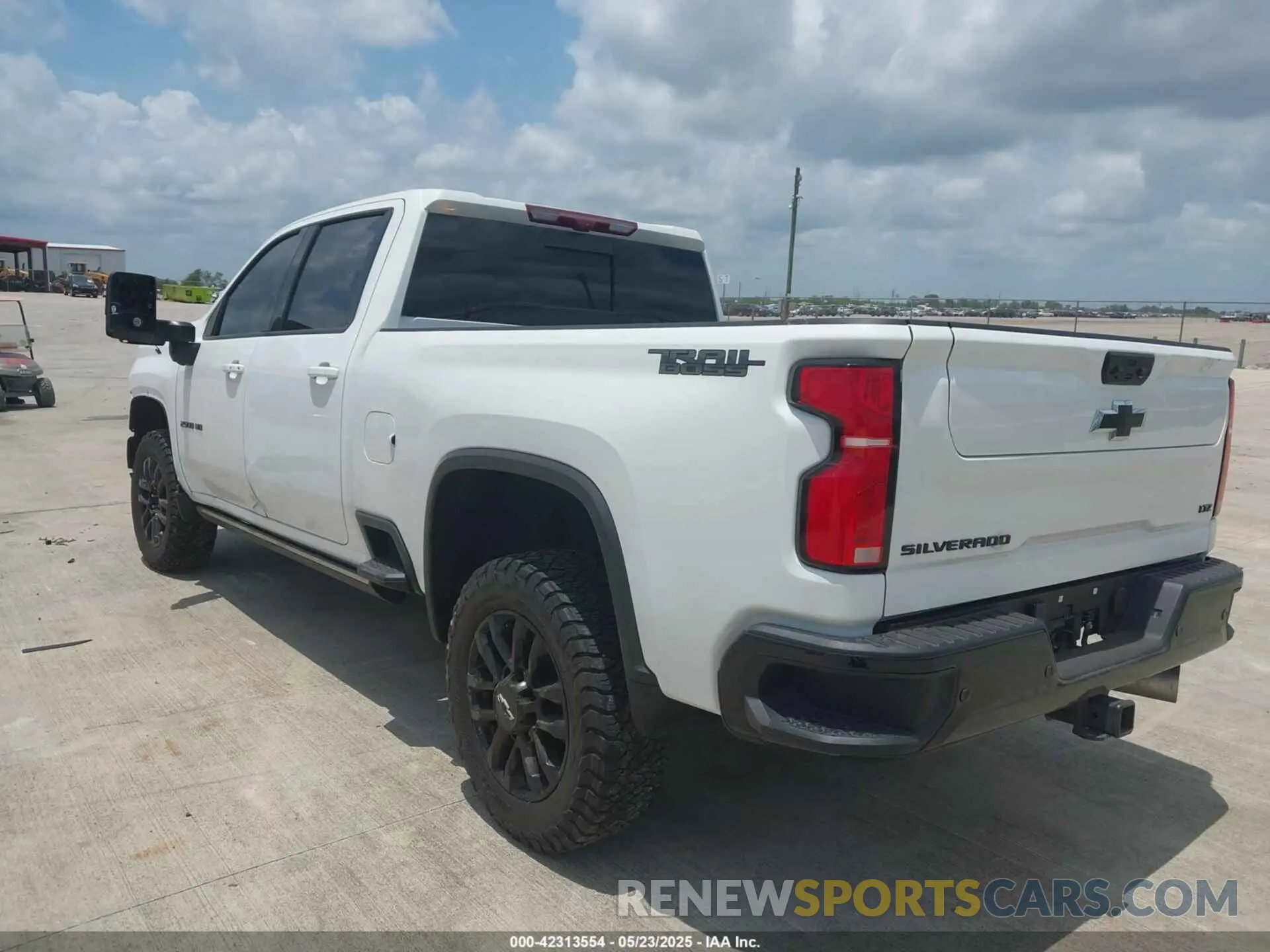 3 Photograph of a damaged car 2GC4KPEY8S1105363 CHEVROLET SILVERADO 2500HD 2025