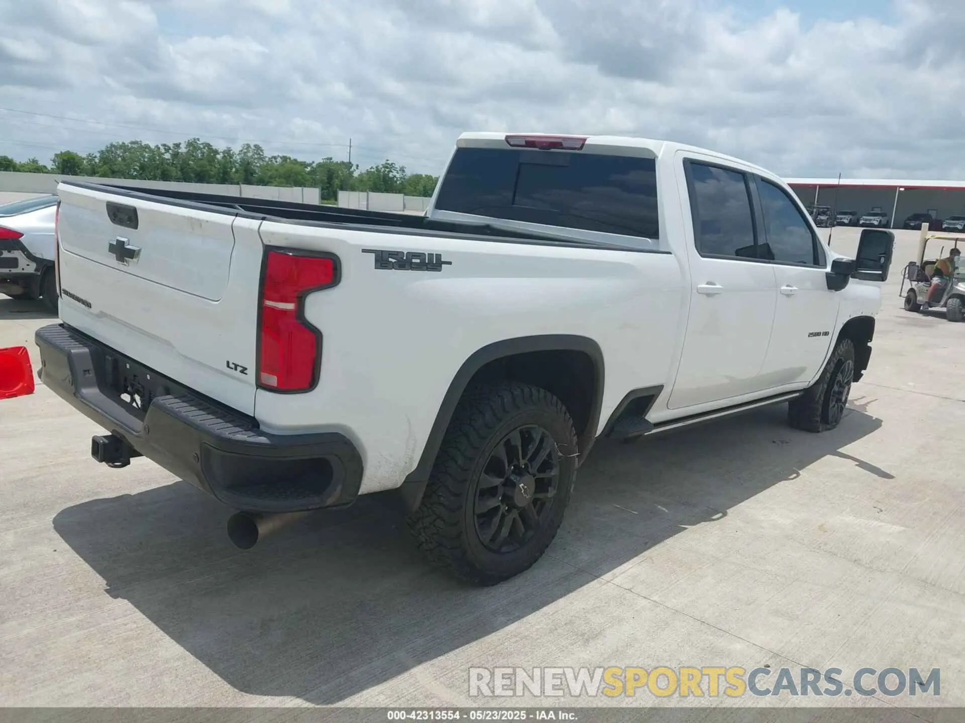 4 Photograph of a damaged car 2GC4KPEY8S1105363 CHEVROLET SILVERADO 2500HD 2025