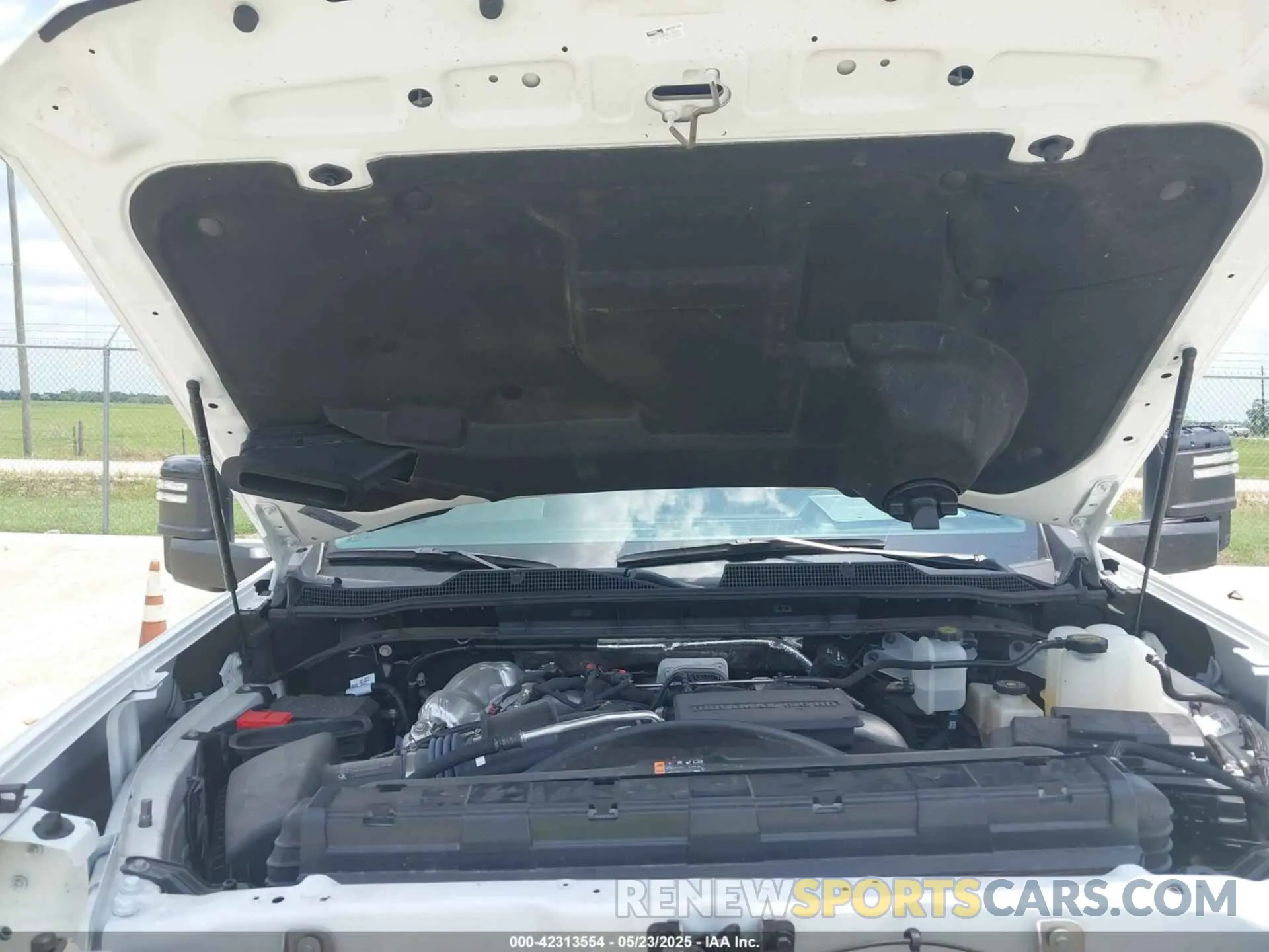 9 Photograph of a damaged car 2GC4KPEY8S1105363 CHEVROLET SILVERADO 2500HD 2025