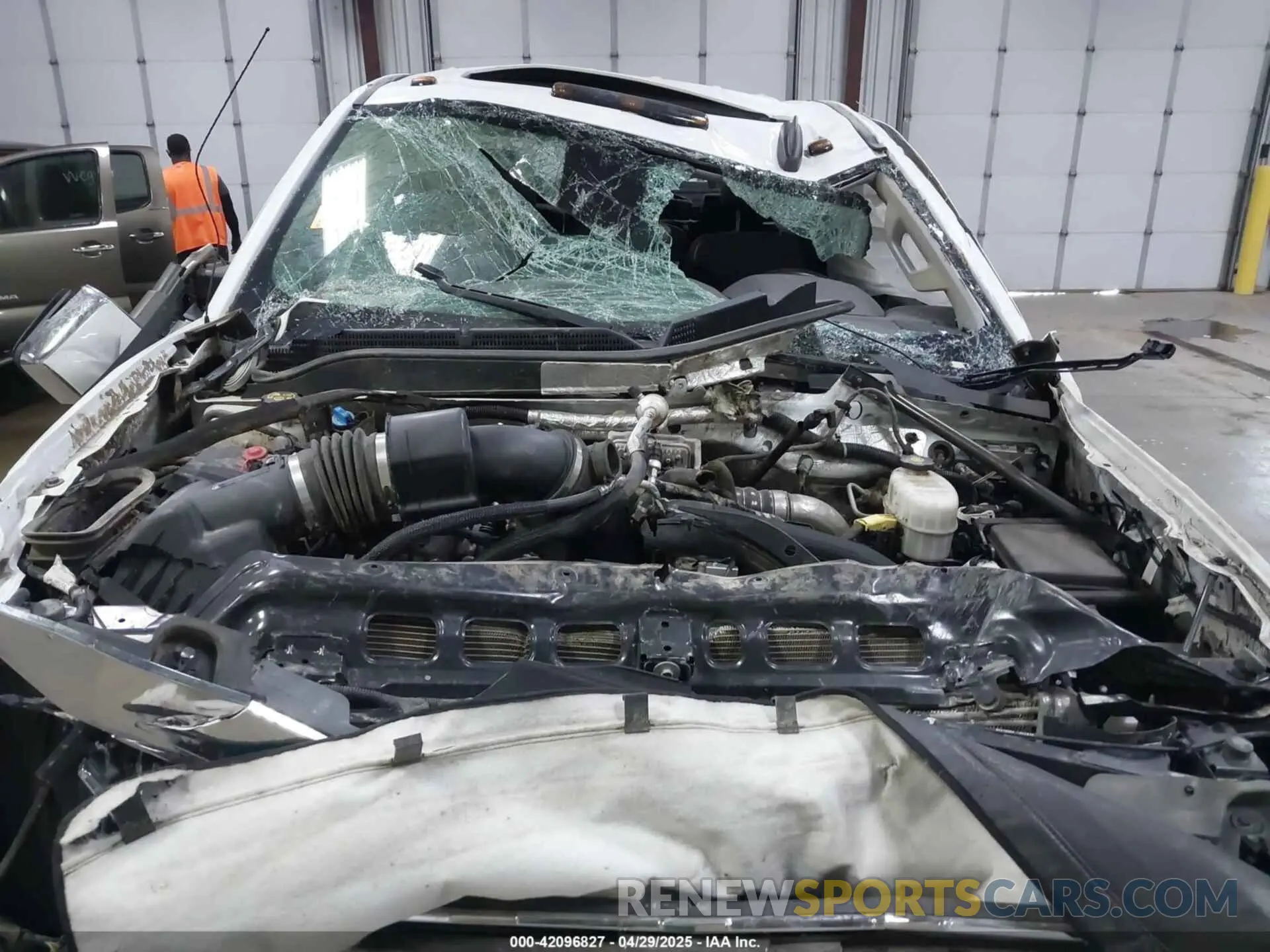 6 Фотография поврежденного автомобиля 1GC4KXEY8KF229917 CHEVROLET SILVERADO 3500HD 2019