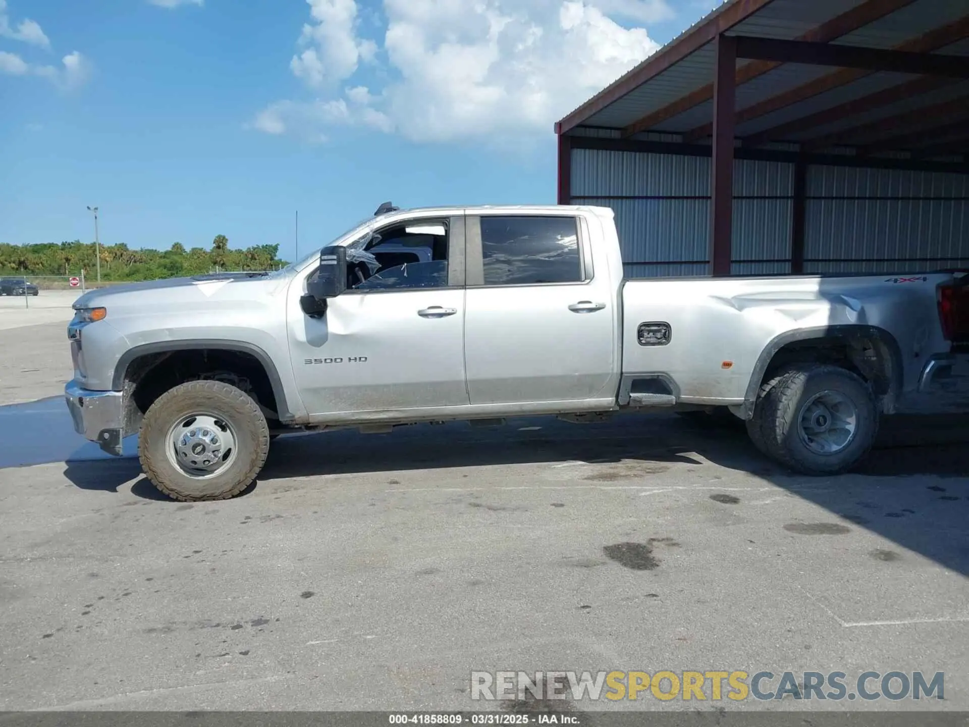 17 Photograph of a damaged car 1GC4YTEYXLF342096 CHEVROLET SILVERADO 3500HD 2020
