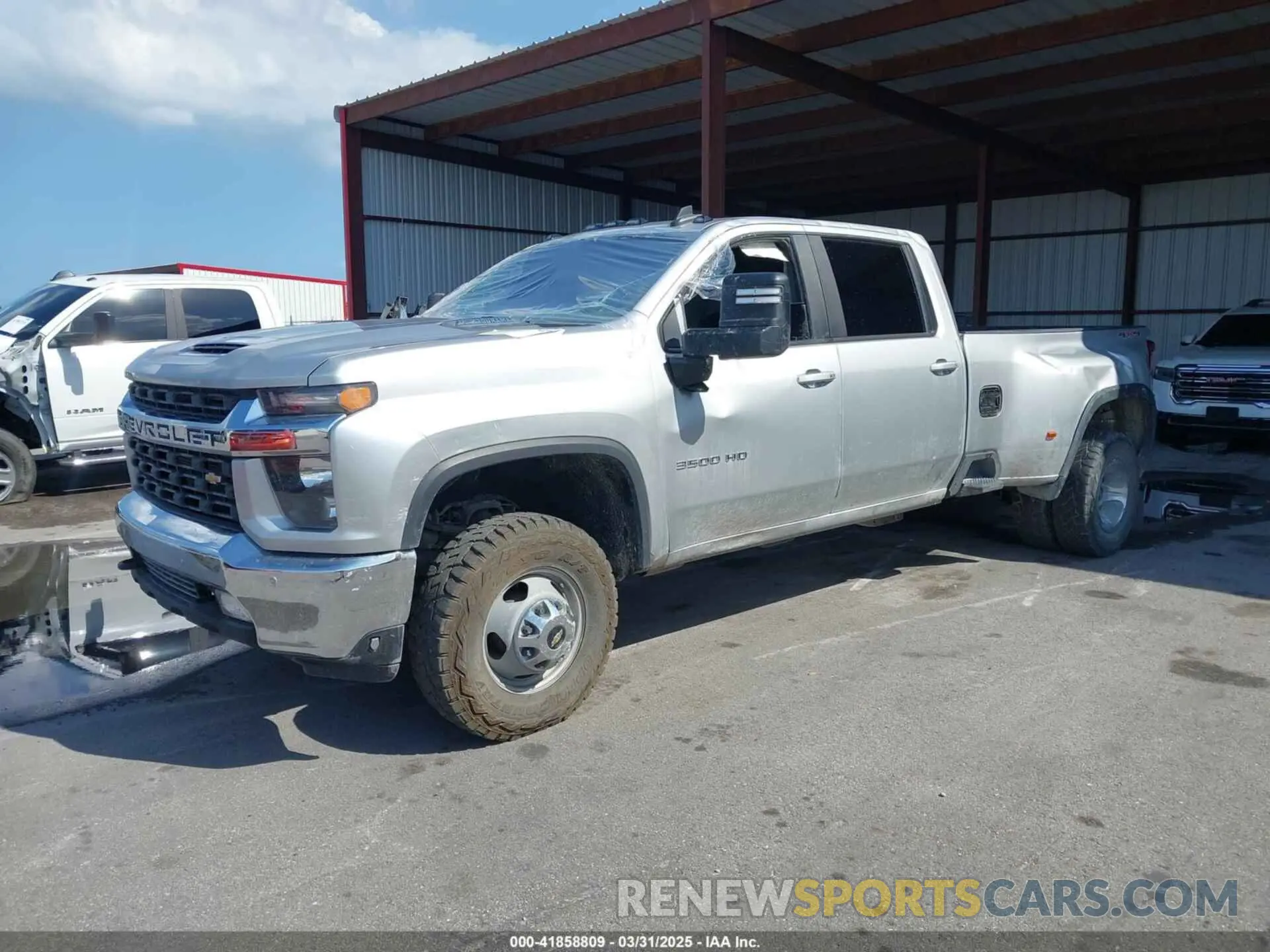 2 Photograph of a damaged car 1GC4YTEYXLF342096 CHEVROLET SILVERADO 3500HD 2020