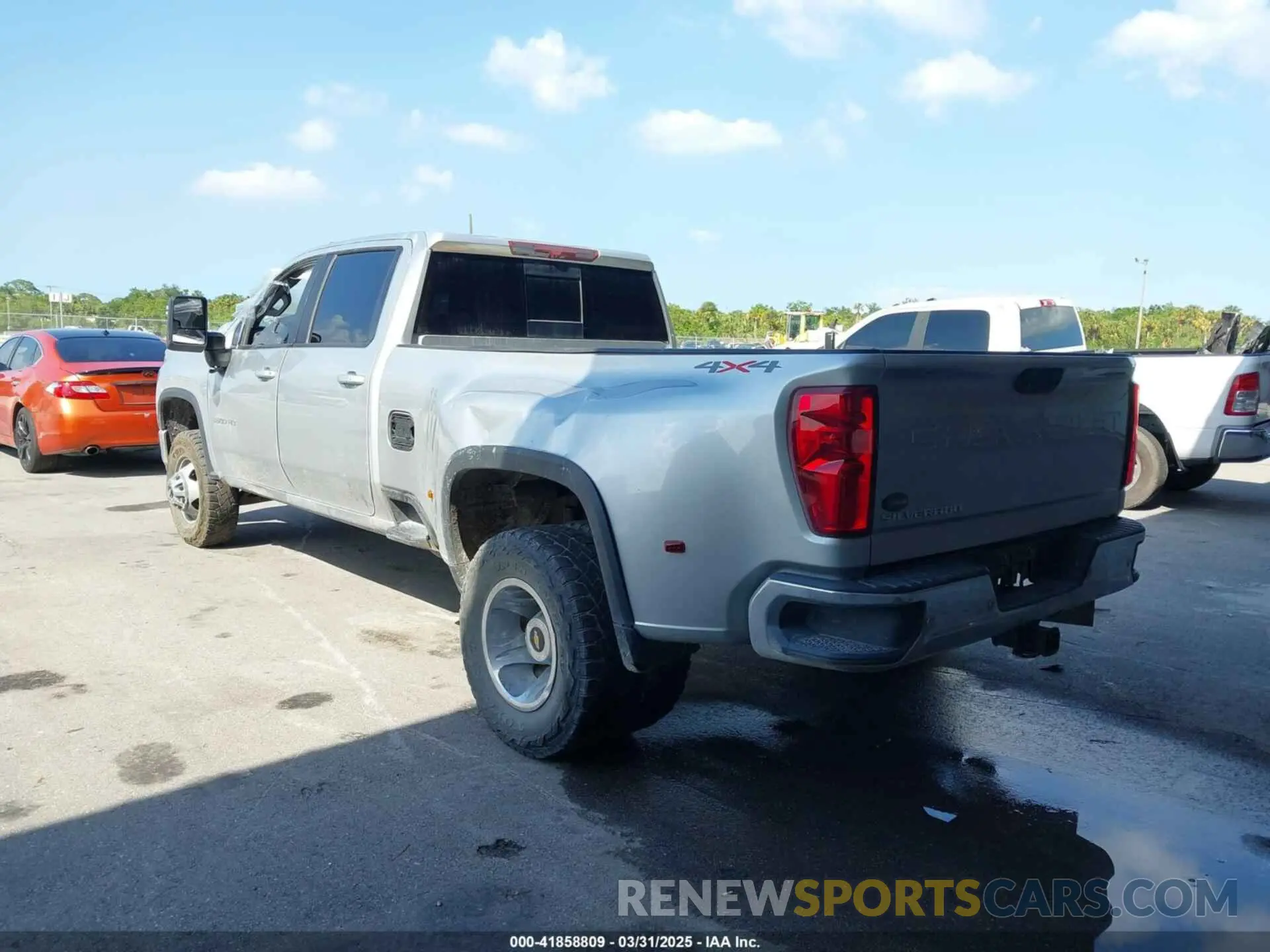 3 Photograph of a damaged car 1GC4YTEYXLF342096 CHEVROLET SILVERADO 3500HD 2020