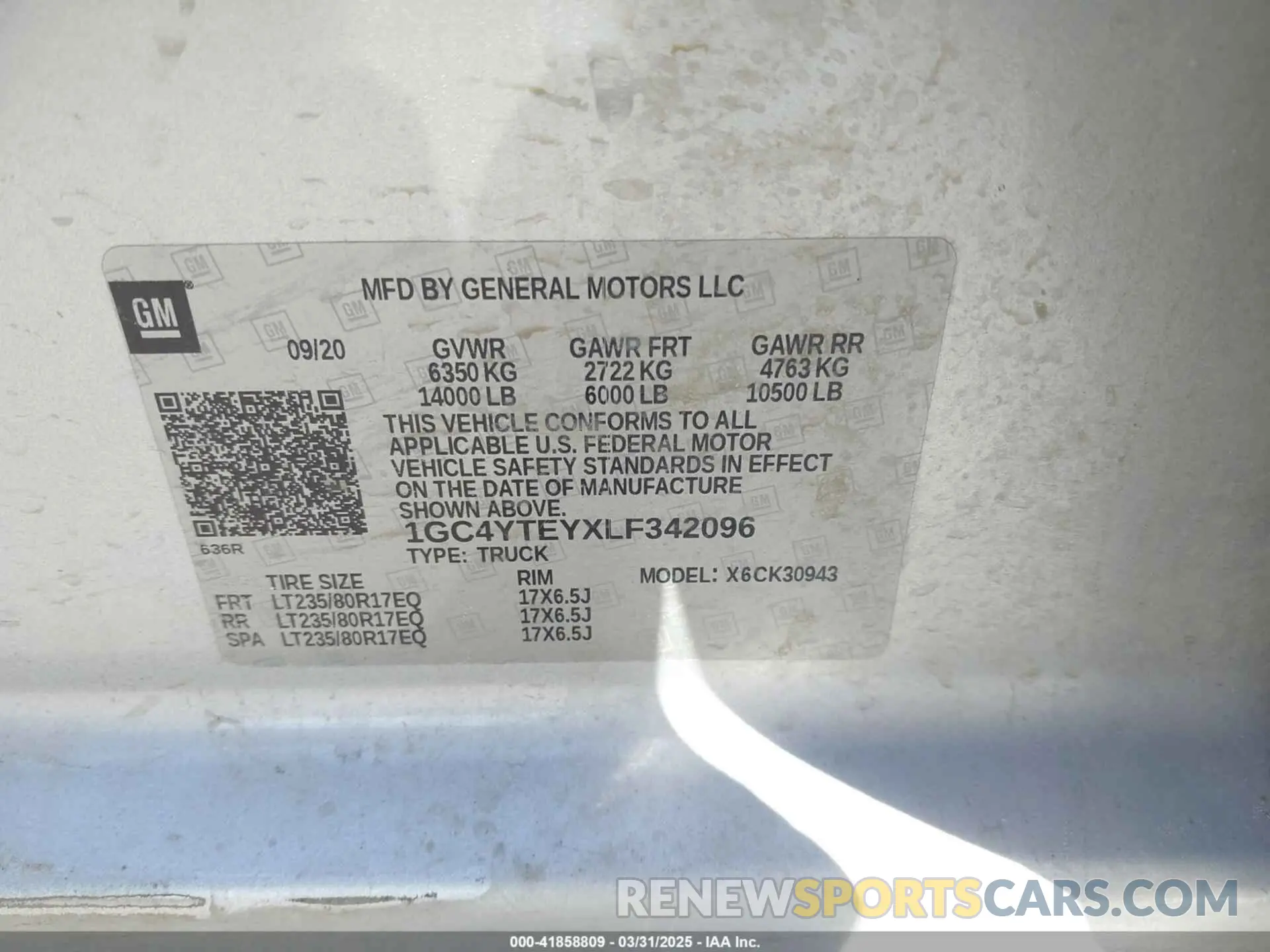 8 Photograph of a damaged car 1GC4YTEYXLF342096 CHEVROLET SILVERADO 3500HD 2020