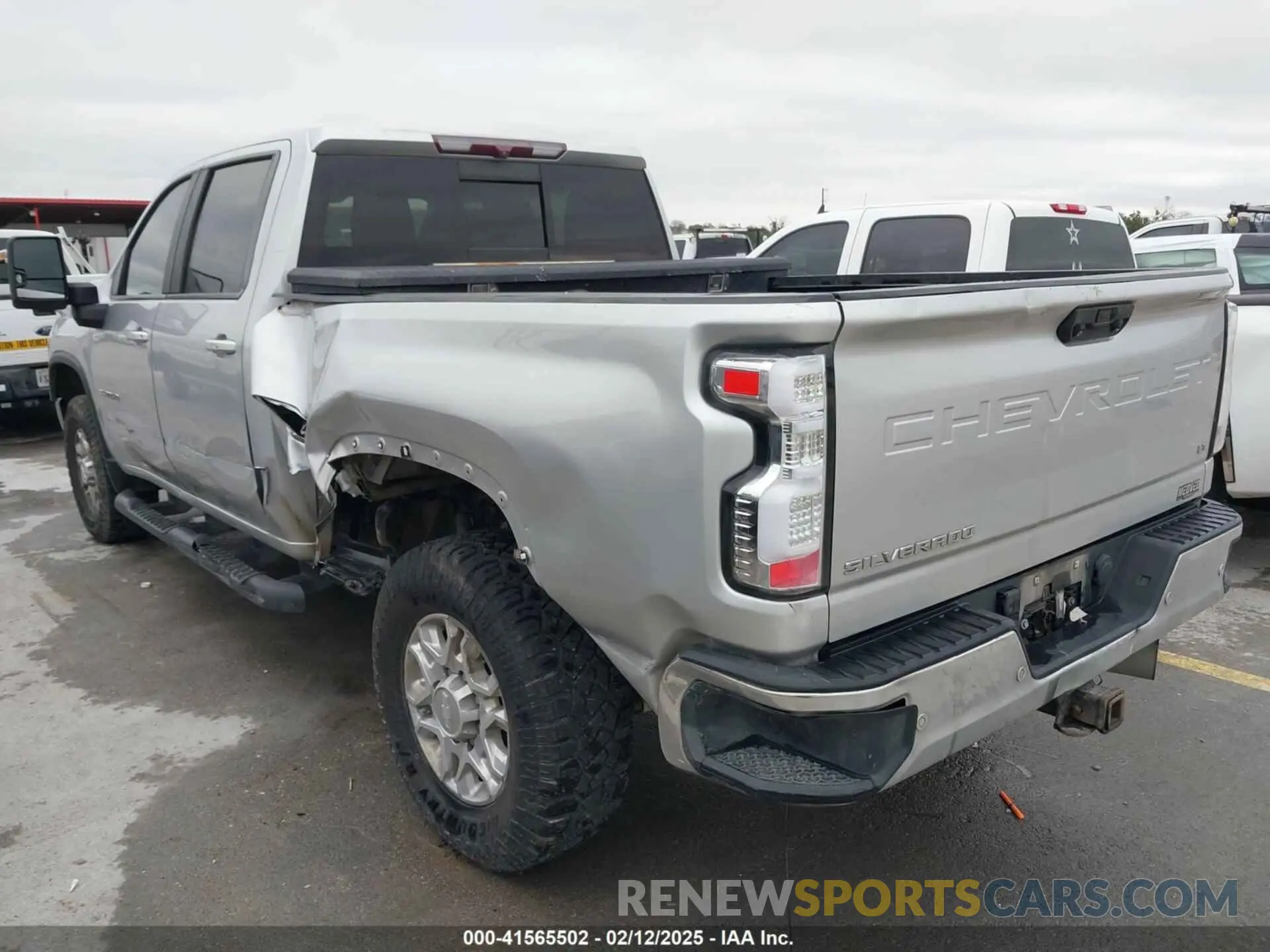 3 Photograph of a damaged car 1GC4YTEYXLF346360 CHEVROLET SILVERADO 3500HD 2020