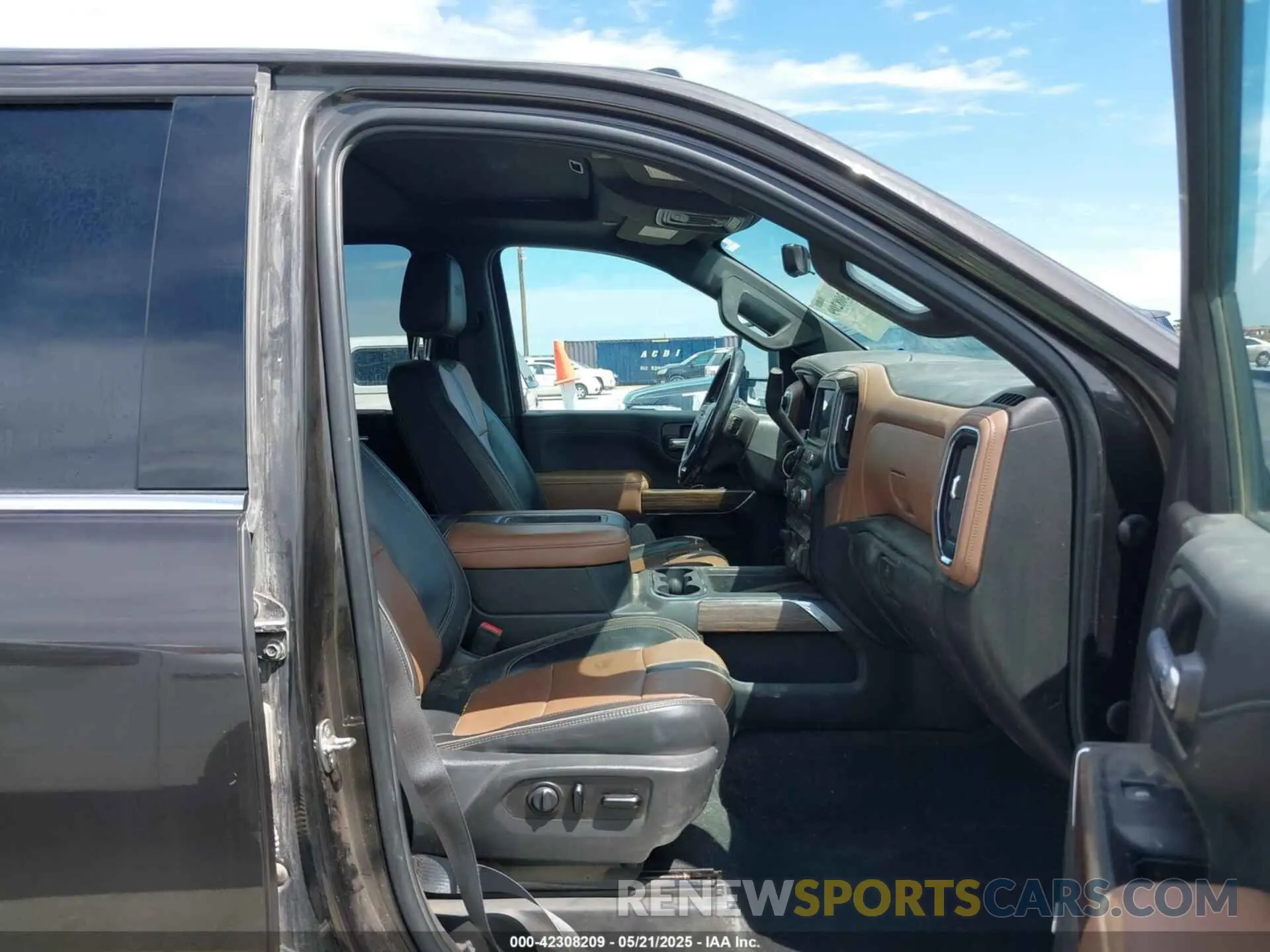11 Photograph of a damaged car 1GC4YVEY1LF295648 CHEVROLET SILVERADO 3500HD 2020