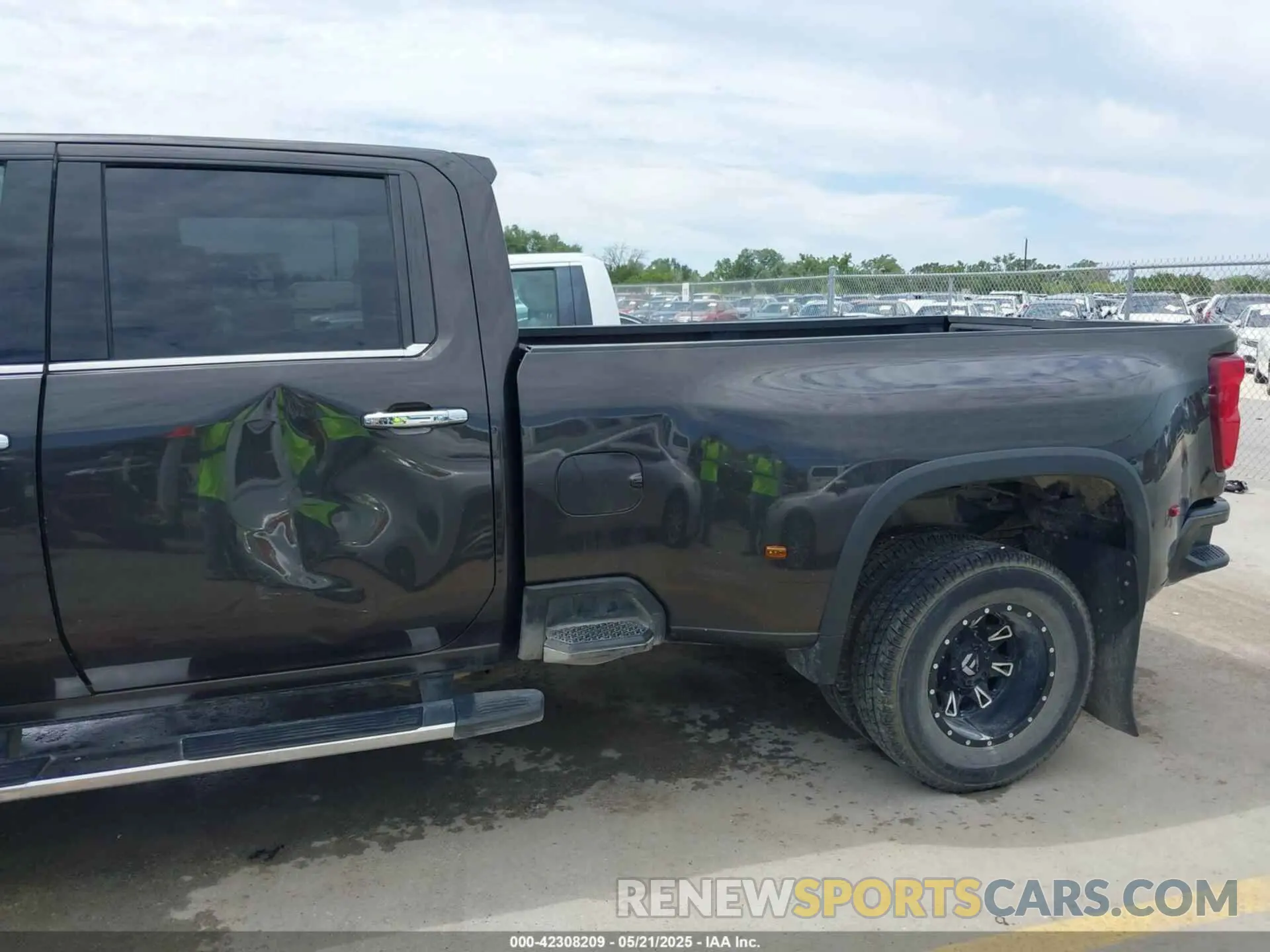 16 Photograph of a damaged car 1GC4YVEY1LF295648 CHEVROLET SILVERADO 3500HD 2020