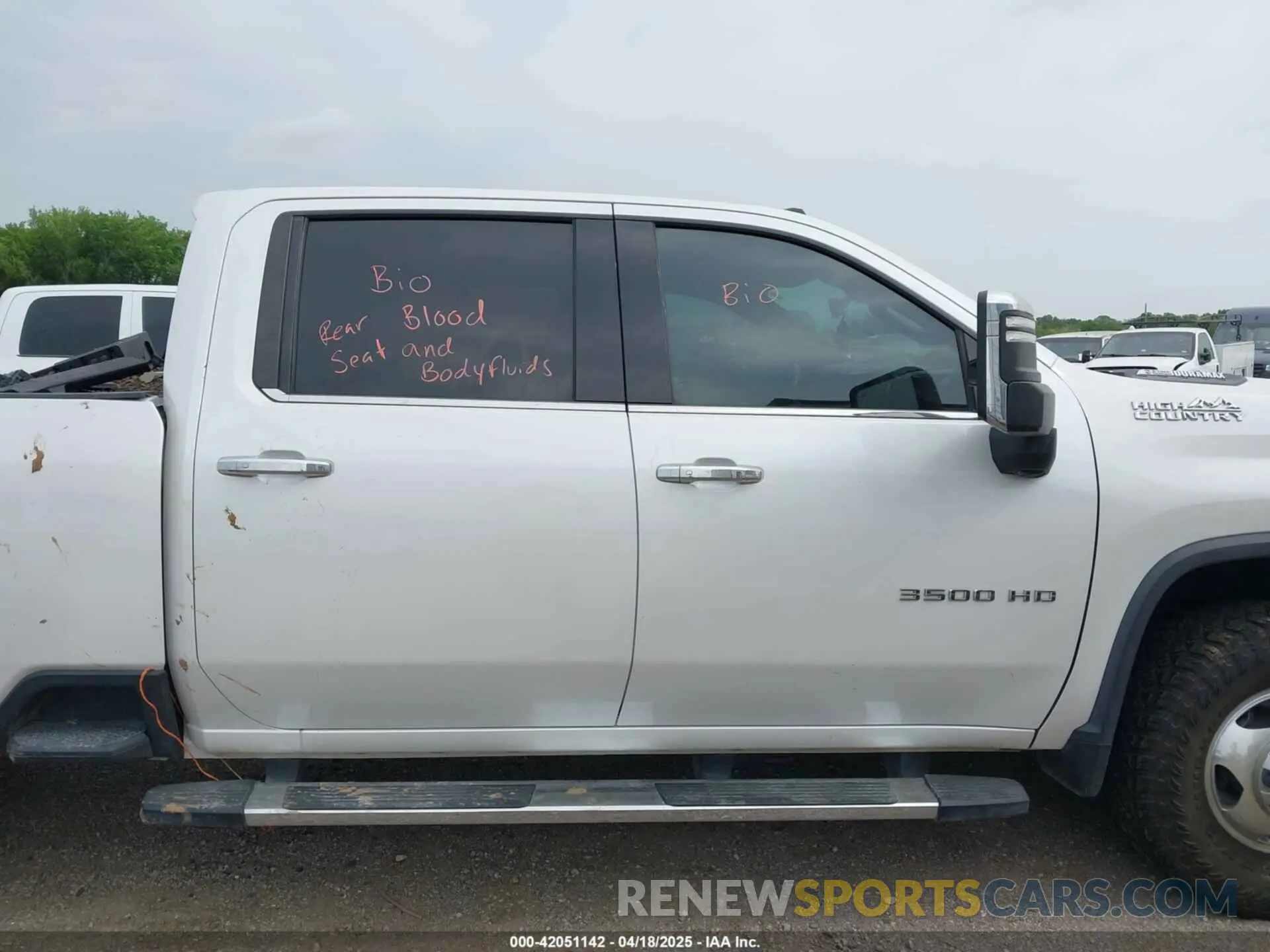 12 Photograph of a damaged car 1GC4YVEY2LF211787 CHEVROLET SILVERADO 3500HD 2020