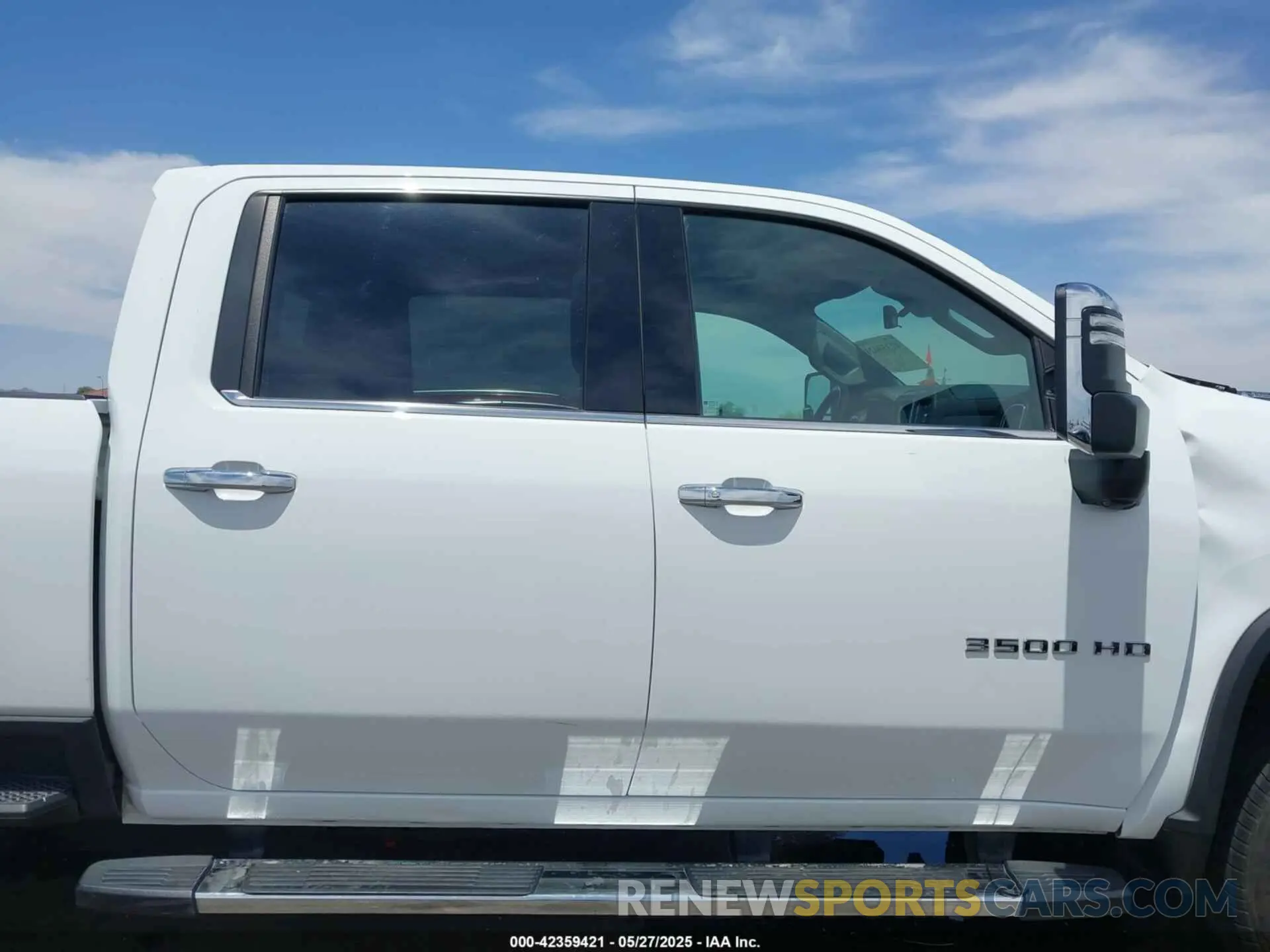 13 Photograph of a damaged car 1GC4YUEY1MF162268 CHEVROLET SILVERADO 3500HD 2021