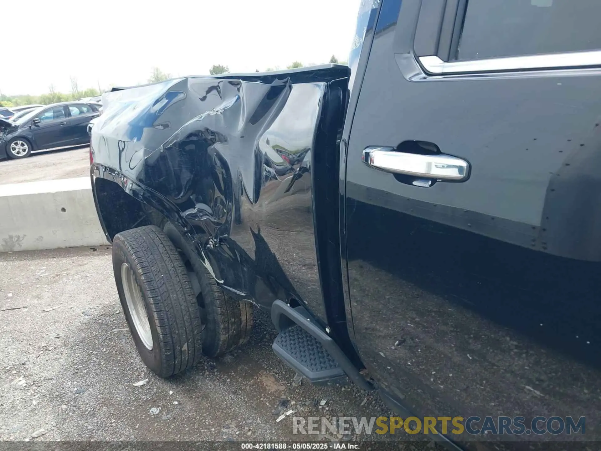 11 Photograph of a damaged car 1GC4YUEY2MF262296 CHEVROLET SILVERADO 3500HD 2021