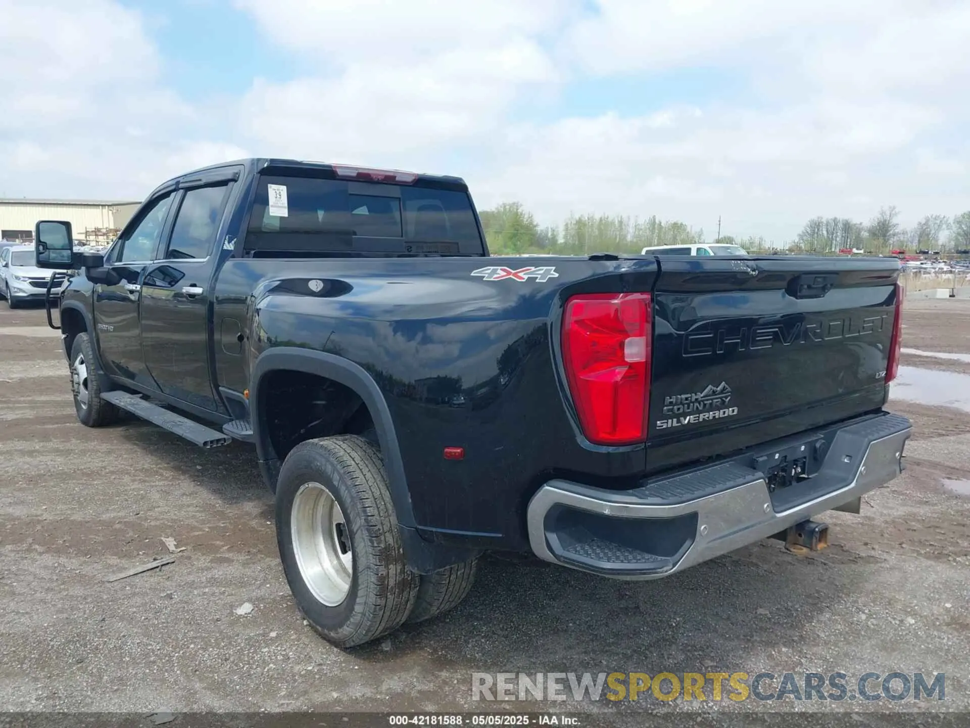 3 Photograph of a damaged car 1GC4YUEY2MF262296 CHEVROLET SILVERADO 3500HD 2021