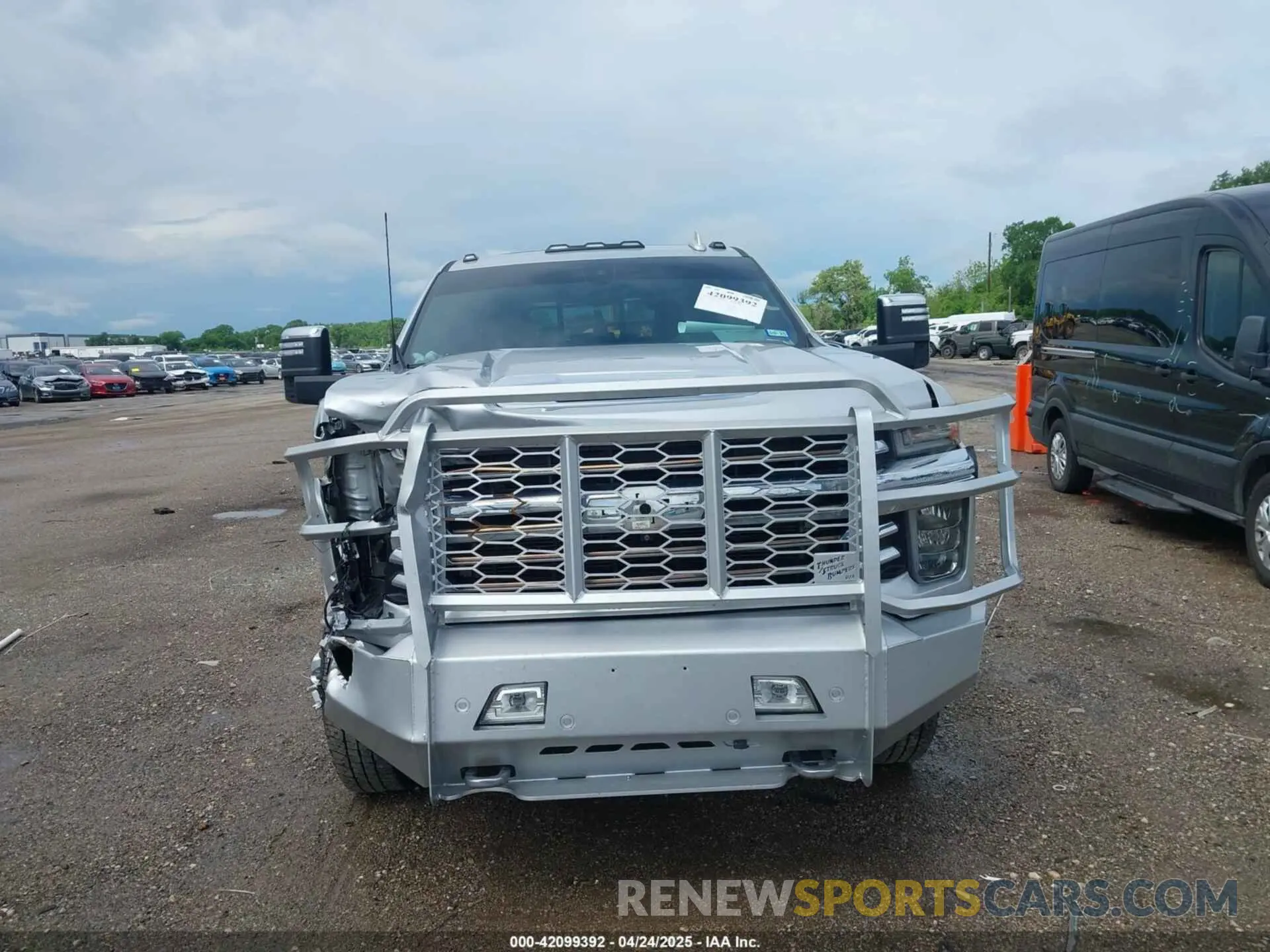 12 Фотография поврежденного автомобиля 1GC4YVEY1MF102982 CHEVROLET SILVERADO 3500HD 2021