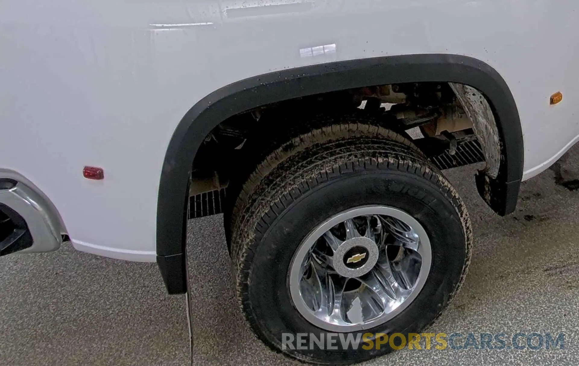18 Photograph of a damaged car 1GC4YTE70NF171935 CHEVROLET SILVERADO 3500HD 2022
