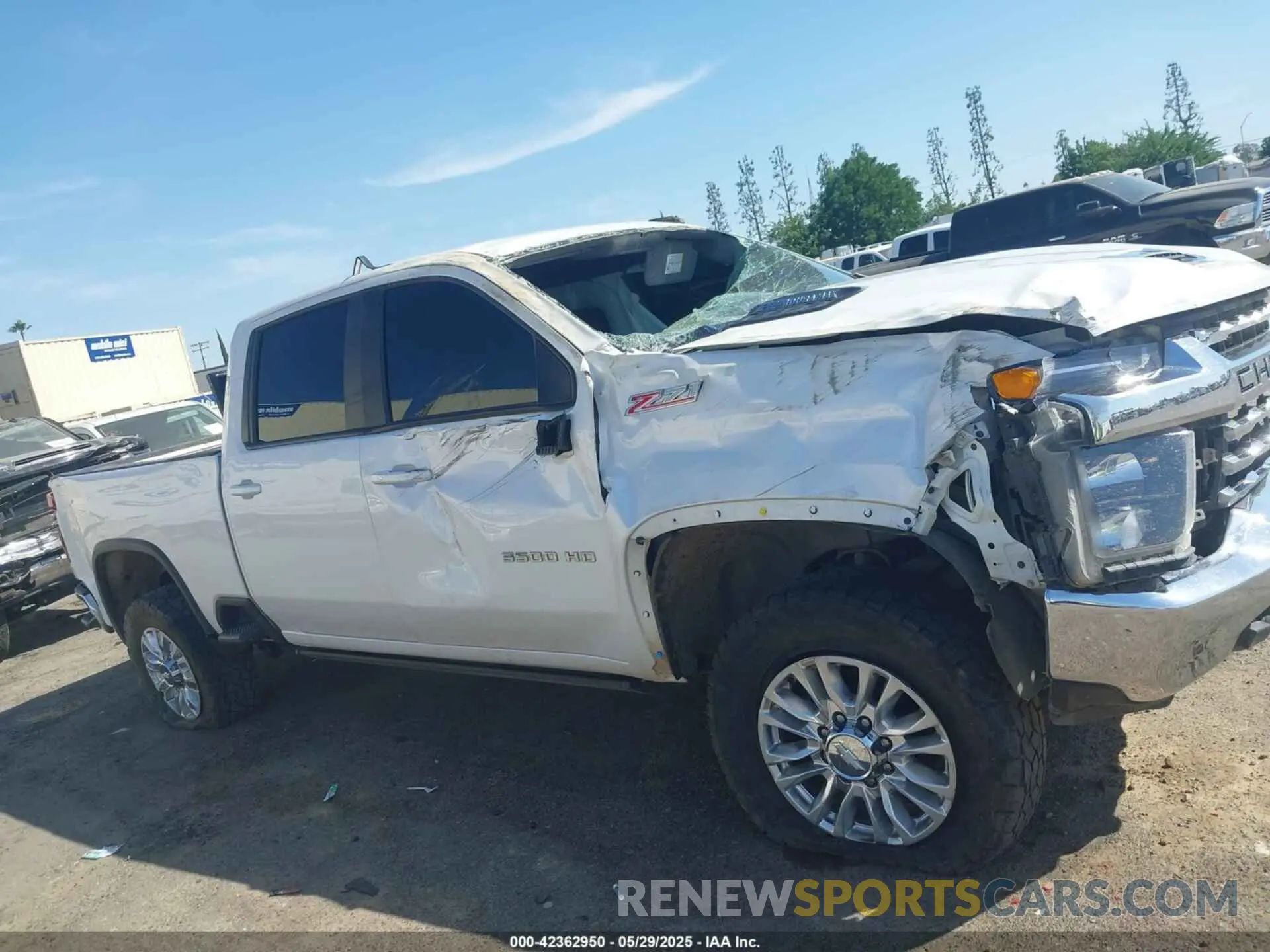 13 Photograph of a damaged car 1GC4YTEY1NF118427 CHEVROLET SILVERADO 3500HD 2022