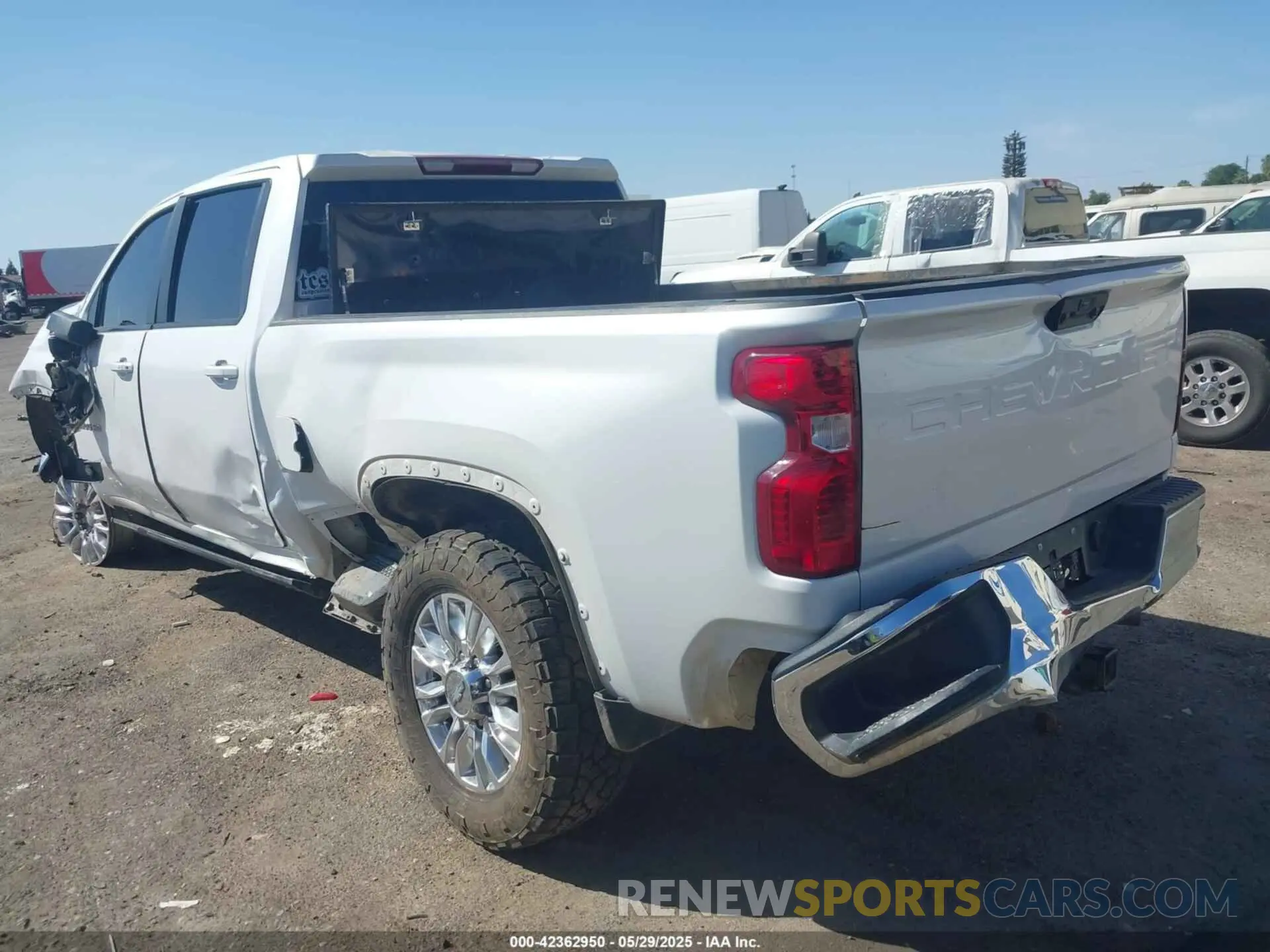 3 Photograph of a damaged car 1GC4YTEY1NF118427 CHEVROLET SILVERADO 3500HD 2022