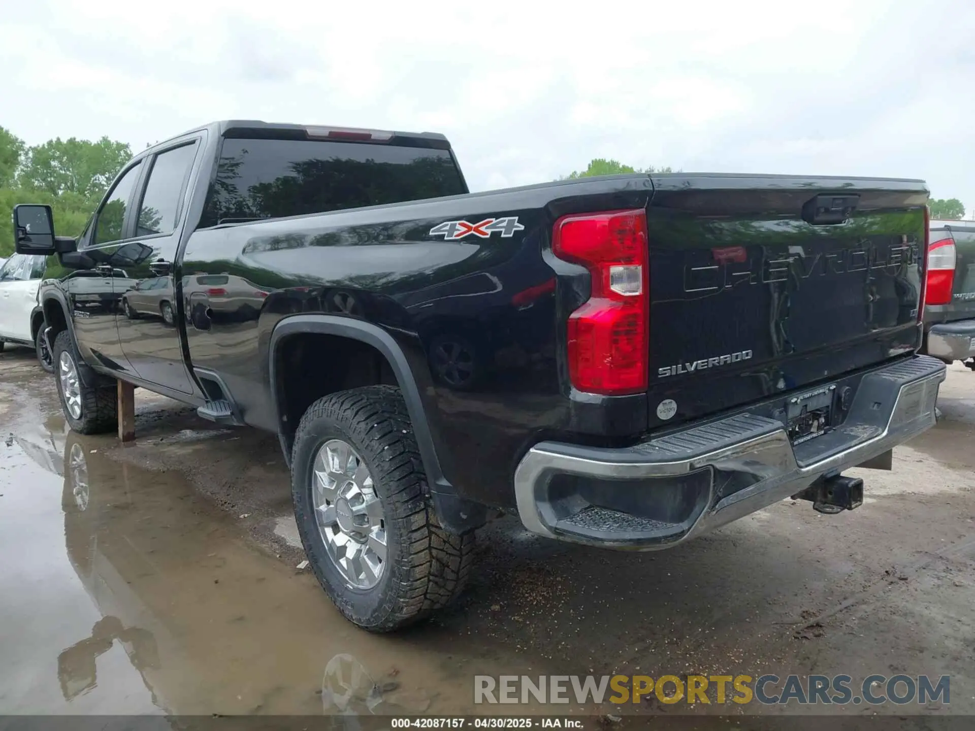 3 Photograph of a damaged car 1GC4YTEY5NF106197 CHEVROLET SILVERADO 3500HD 2022