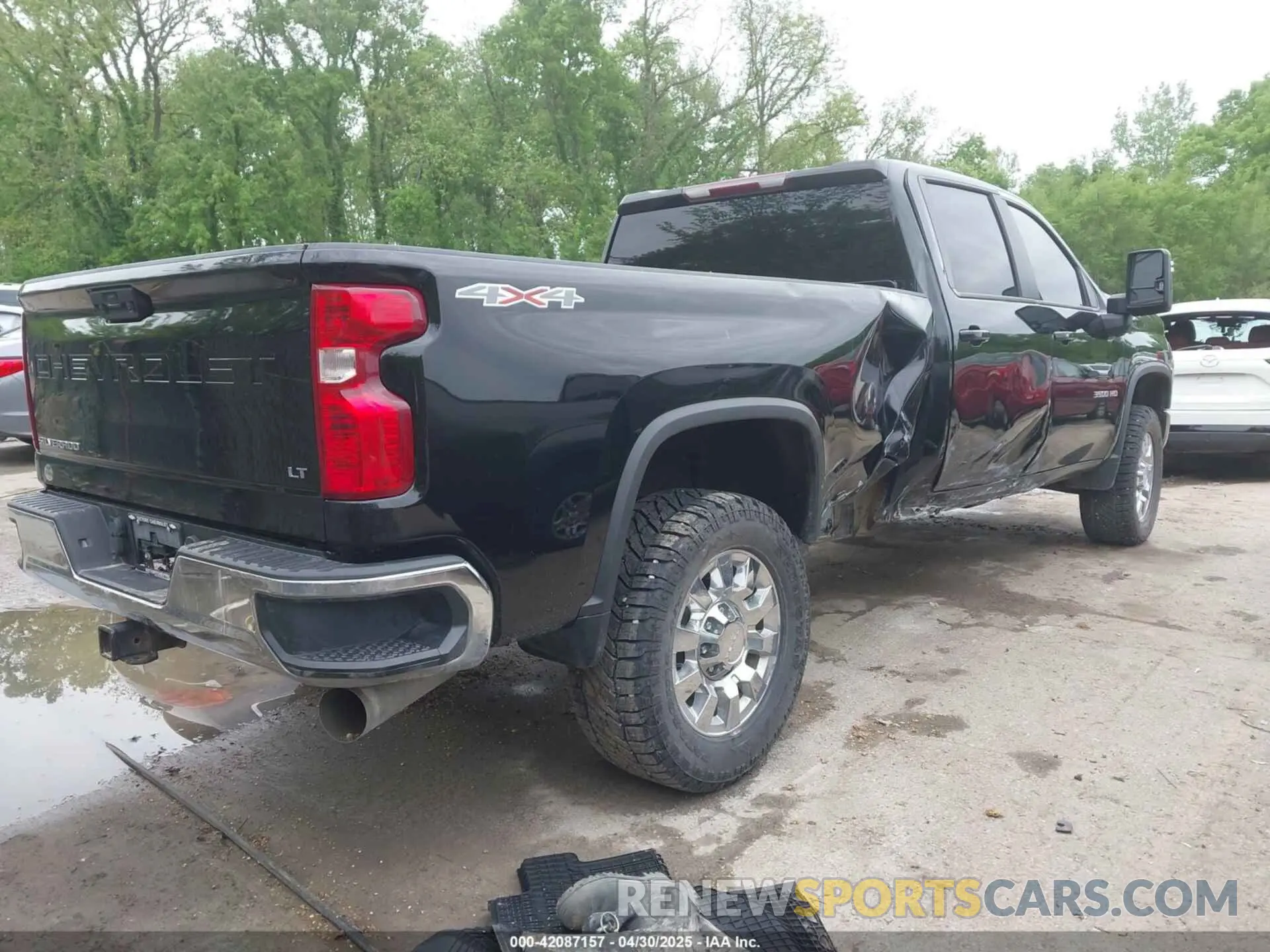 4 Photograph of a damaged car 1GC4YTEY5NF106197 CHEVROLET SILVERADO 3500HD 2022