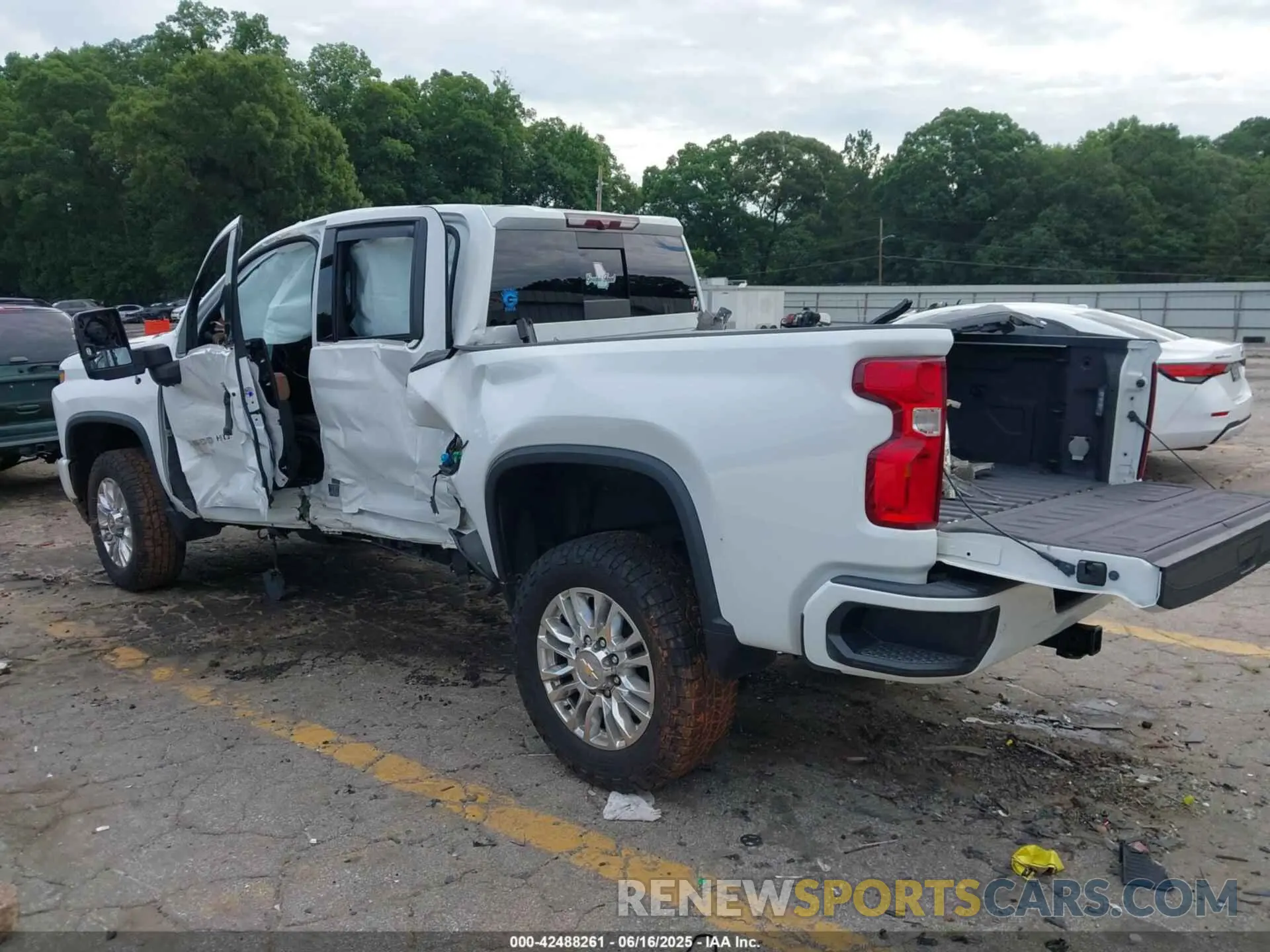 3 Photograph of a damaged car 1GC4YVEY2NF120358 CHEVROLET SILVERADO 3500HD 2022