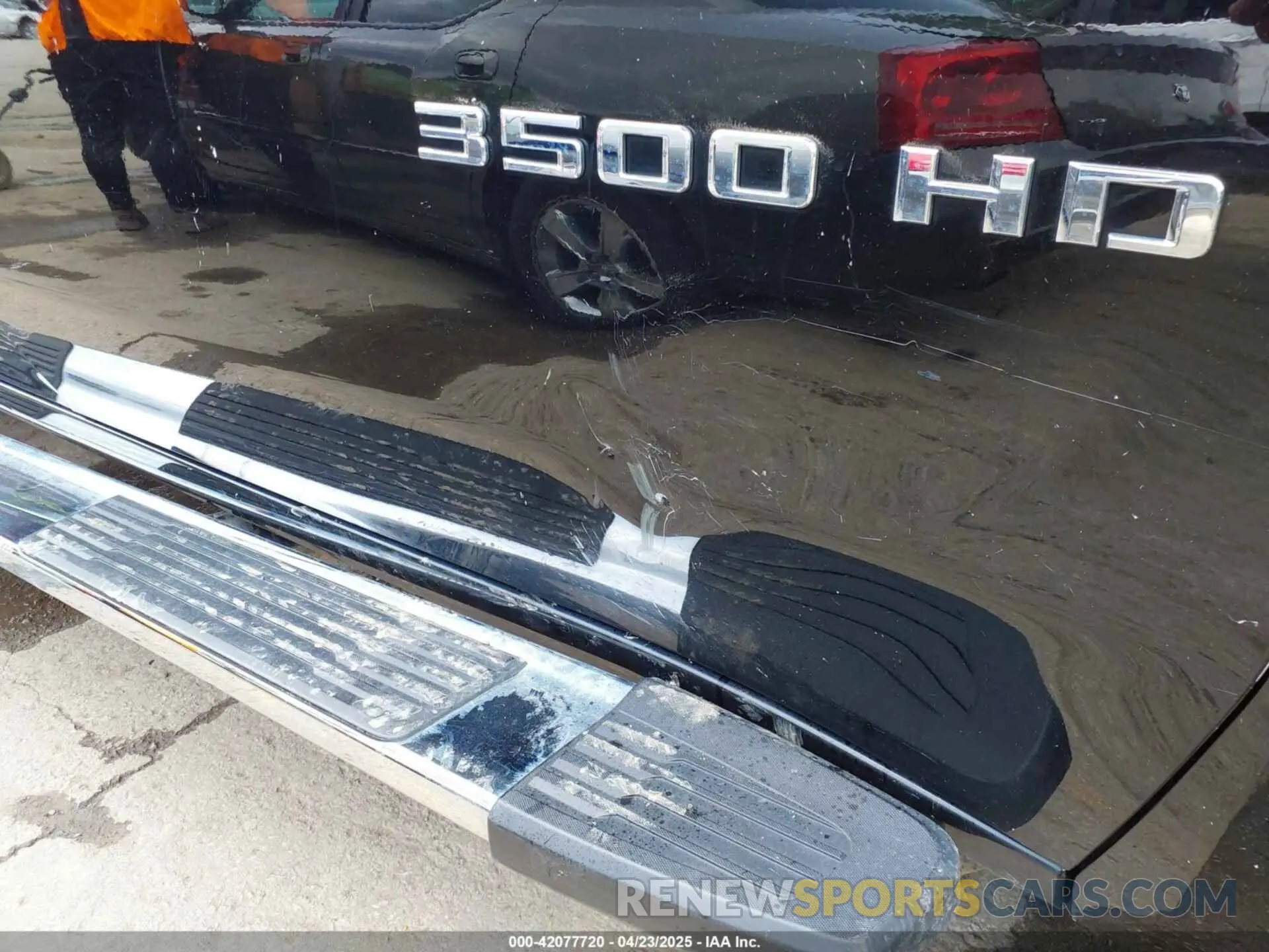 19 Photograph of a damaged car 2GC4YVEY1N1218448 CHEVROLET SILVERADO 3500HD 2022