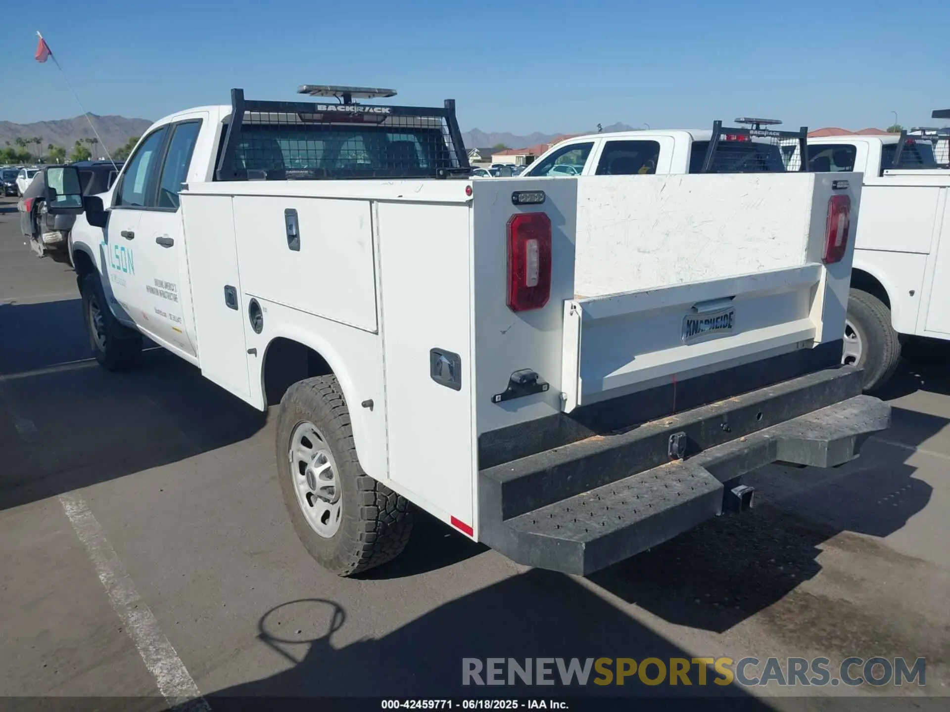 3 Photograph of a damaged car 1GC5YSE73PF236181 CHEVROLET SILVERADO 3500HD 2023