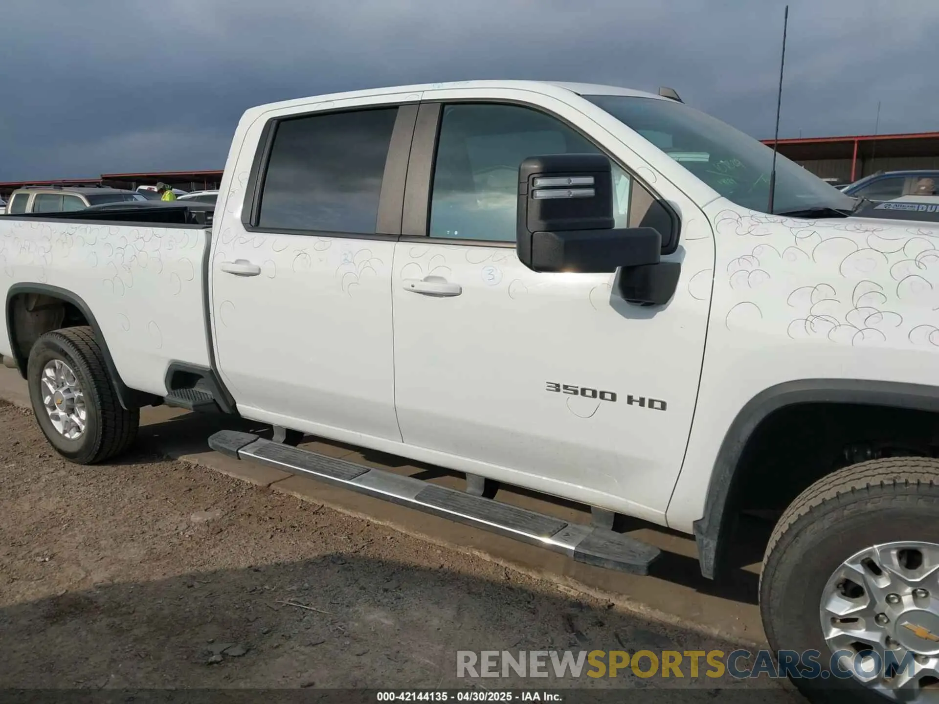 14 Photograph of a damaged car 1GC4YTEY4RF370775 CHEVROLET SILVERADO 3500HD 2024