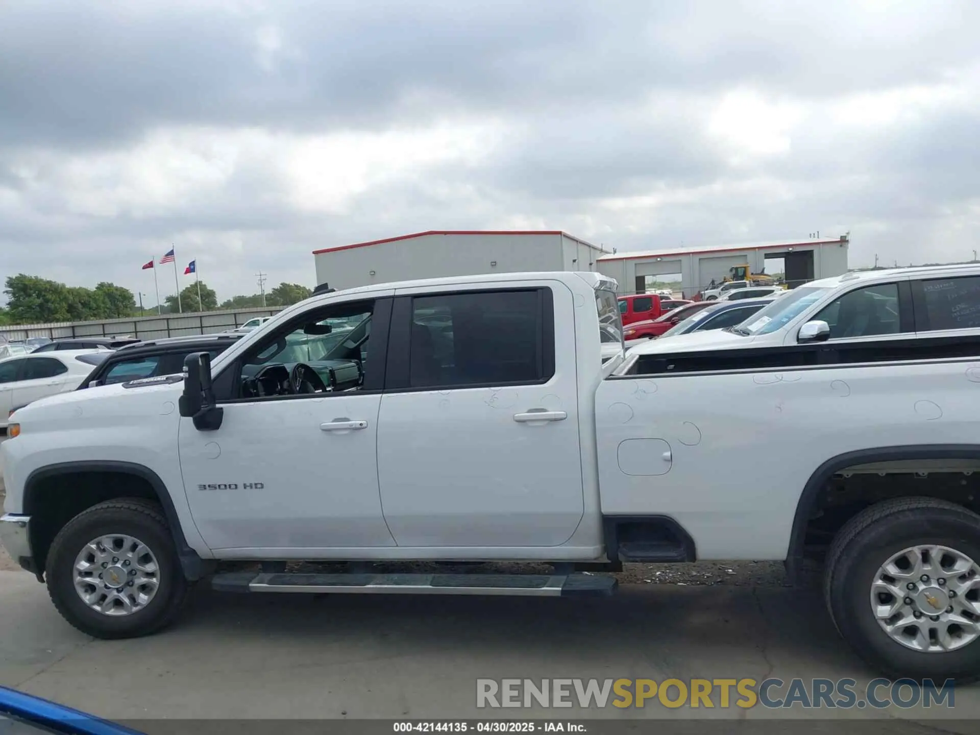 15 Photograph of a damaged car 1GC4YTEY4RF370775 CHEVROLET SILVERADO 3500HD 2024